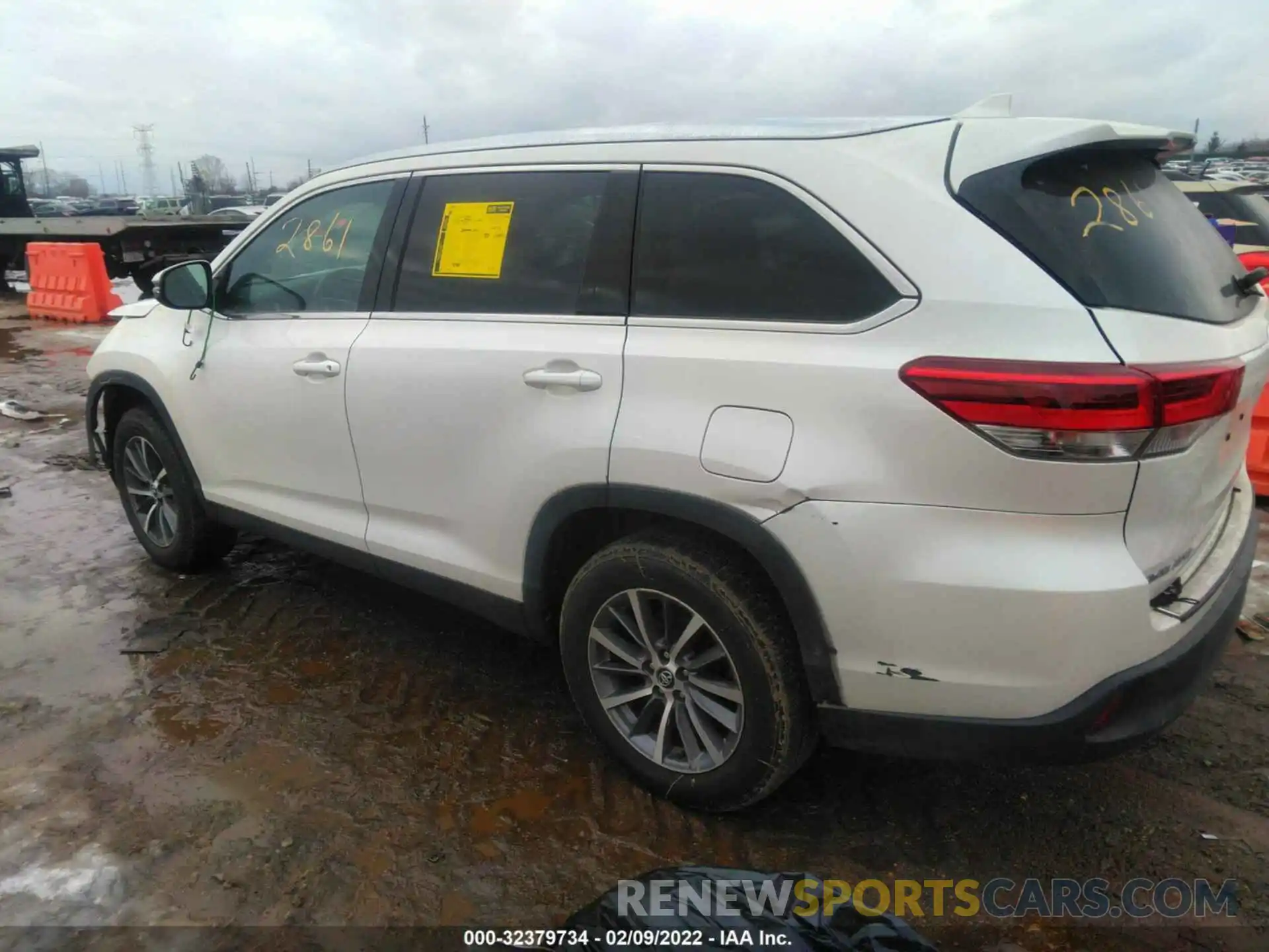 3 Photograph of a damaged car 5TDKZRFH5KS564579 TOYOTA HIGHLANDER 2019