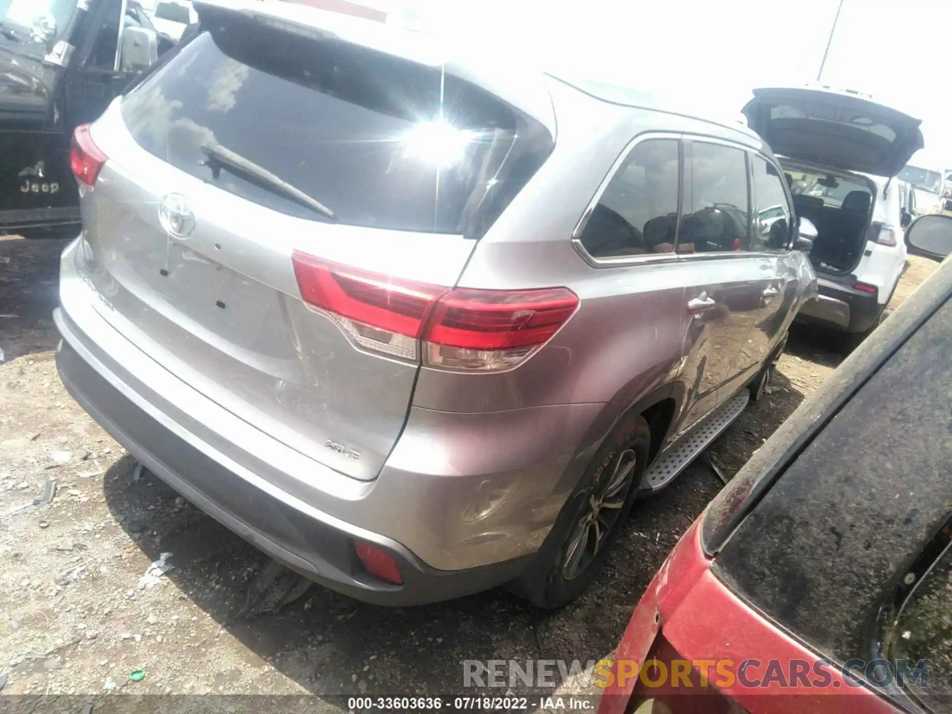 4 Photograph of a damaged car 5TDKZRFH5KS565750 TOYOTA HIGHLANDER 2019