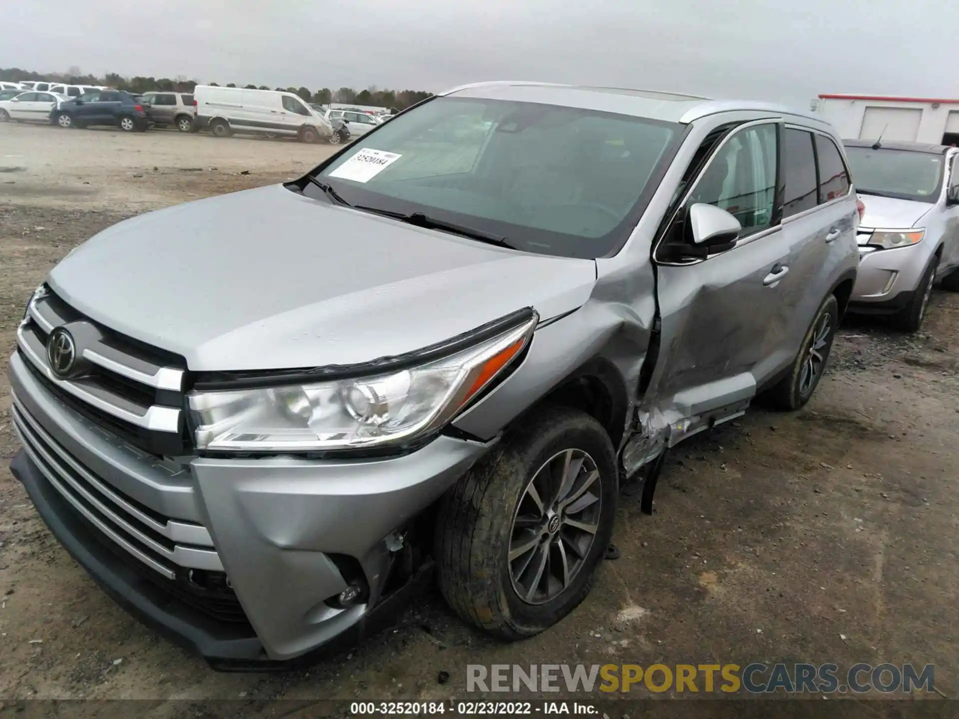 2 Photograph of a damaged car 5TDKZRFH5KS567045 TOYOTA HIGHLANDER 2019