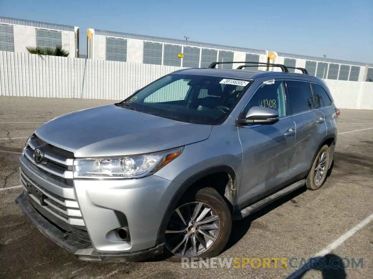 2 Photograph of a damaged car 5TDKZRFH5KS567787 TOYOTA HIGHLANDER 2019