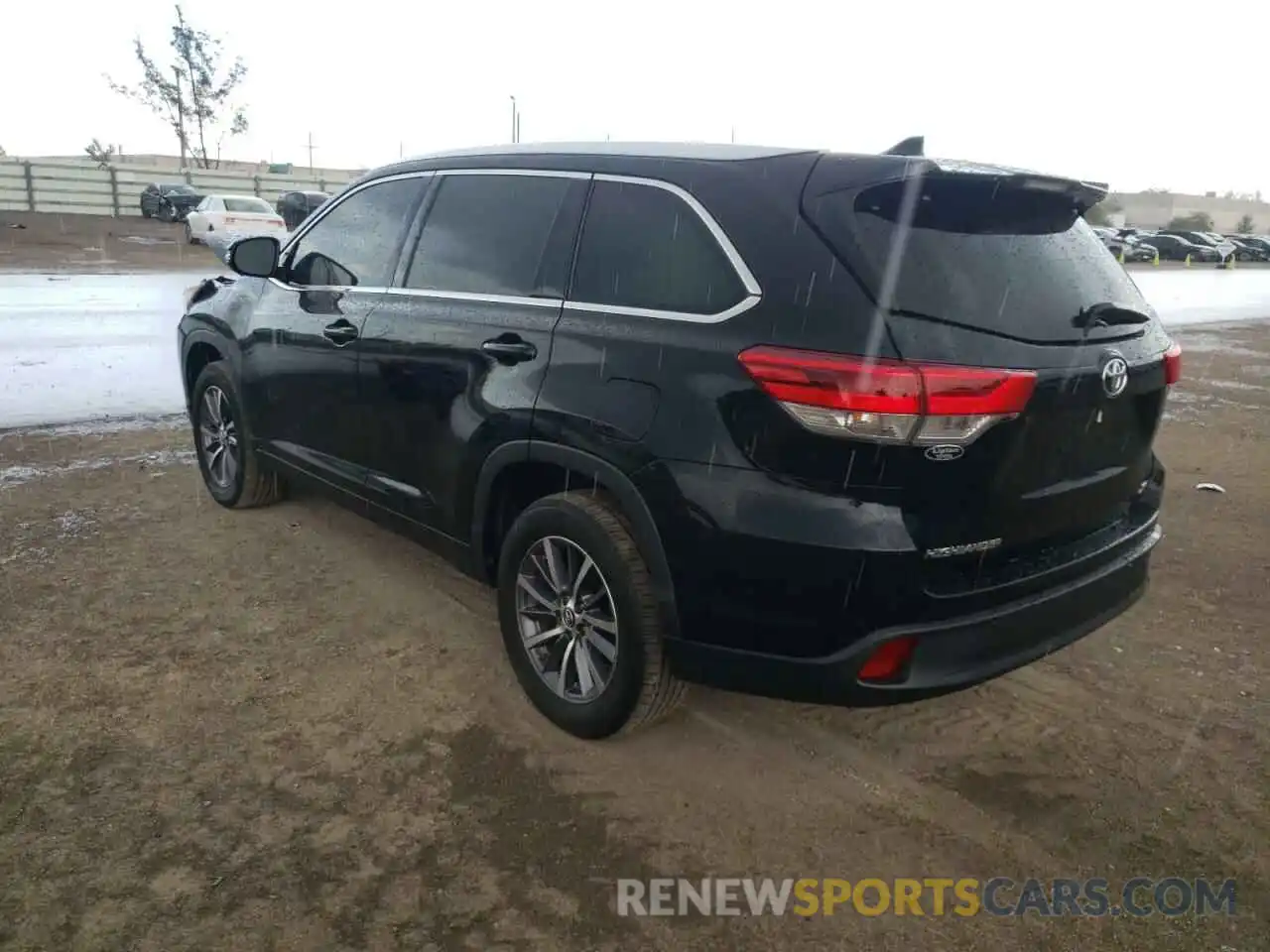 3 Photograph of a damaged car 5TDKZRFH5KS568373 TOYOTA HIGHLANDER 2019