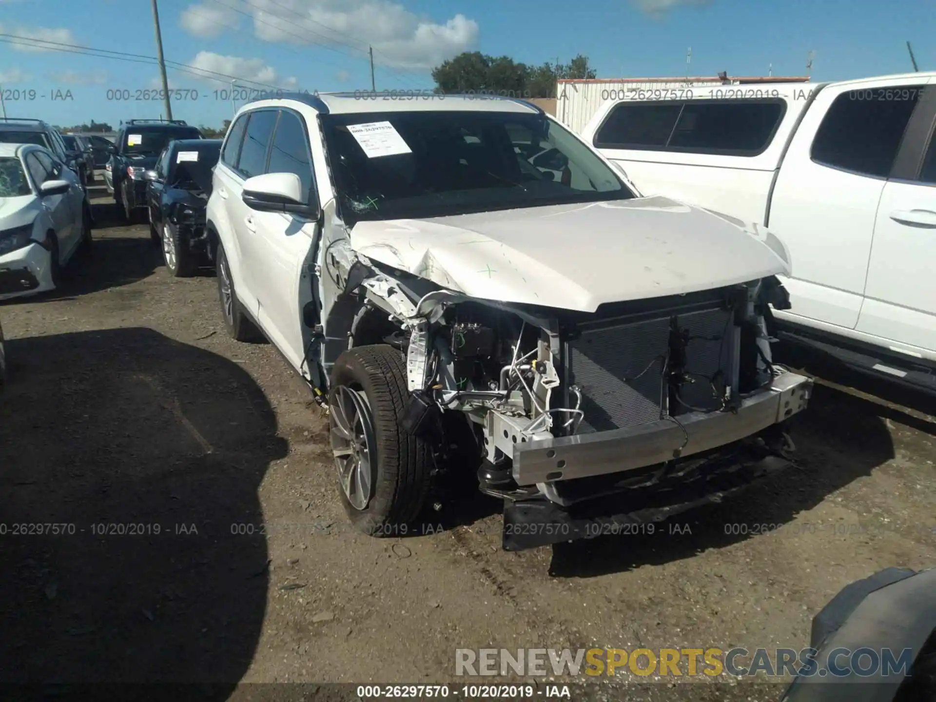 1 Photograph of a damaged car 5TDKZRFH5KS568406 TOYOTA HIGHLANDER 2019