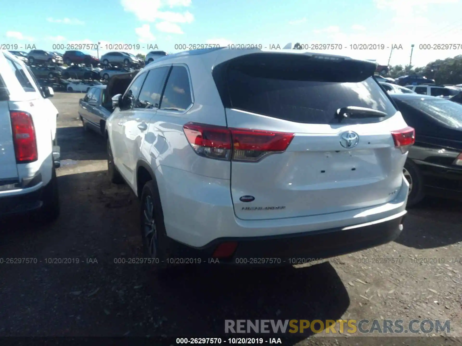 3 Photograph of a damaged car 5TDKZRFH5KS568406 TOYOTA HIGHLANDER 2019