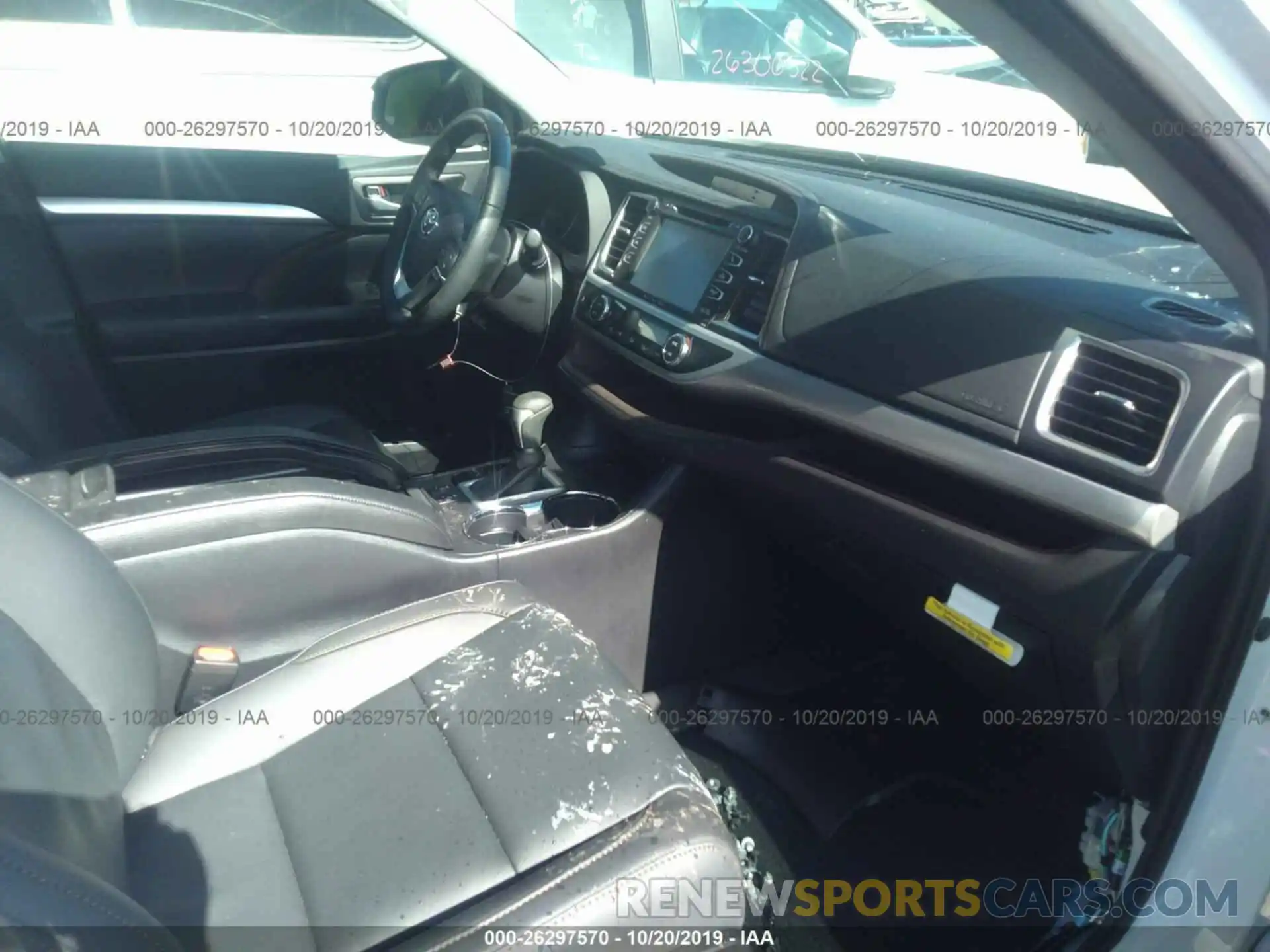 5 Photograph of a damaged car 5TDKZRFH5KS568406 TOYOTA HIGHLANDER 2019