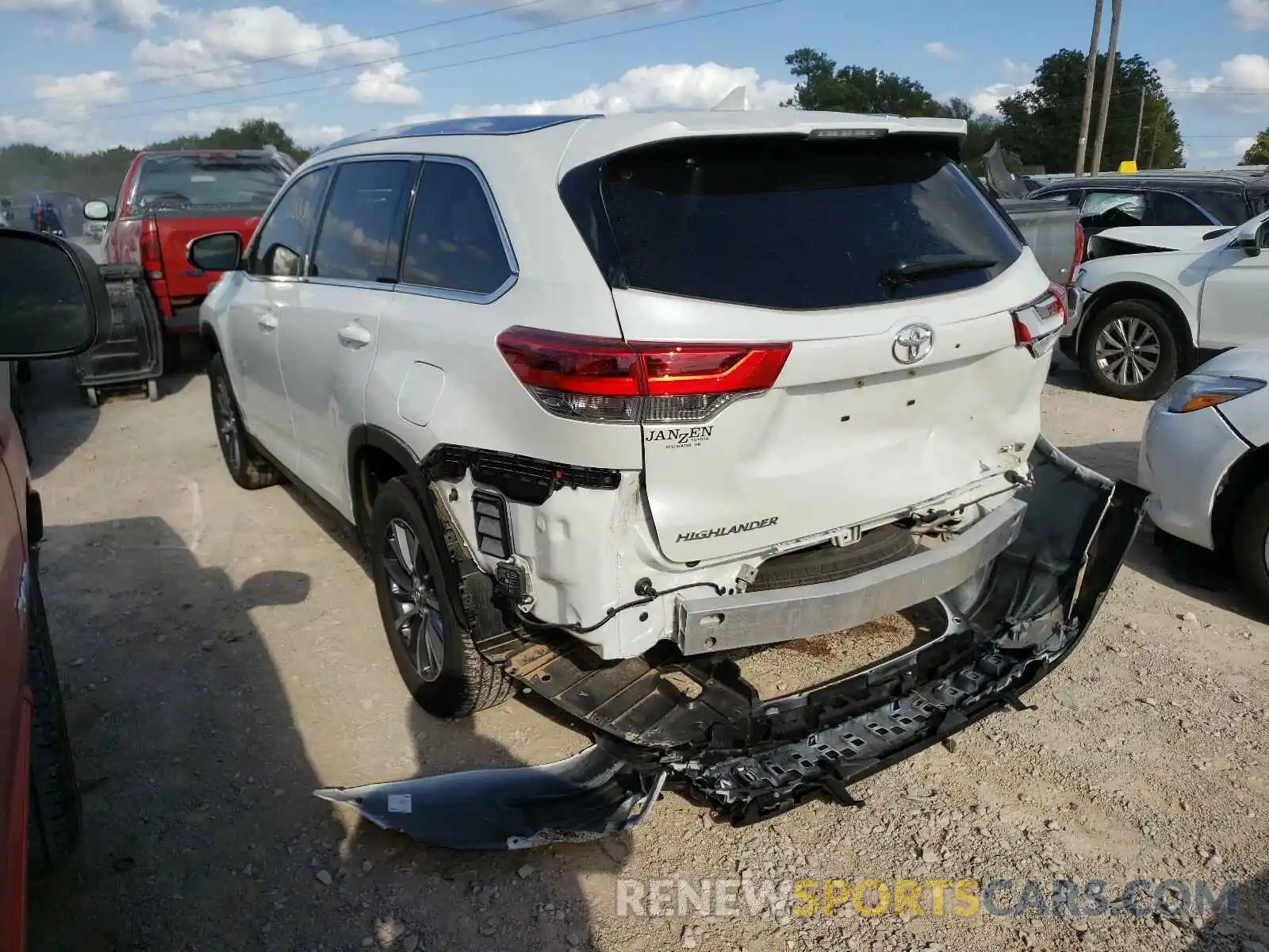 3 Photograph of a damaged car 5TDKZRFH5KS571791 TOYOTA HIGHLANDER 2019