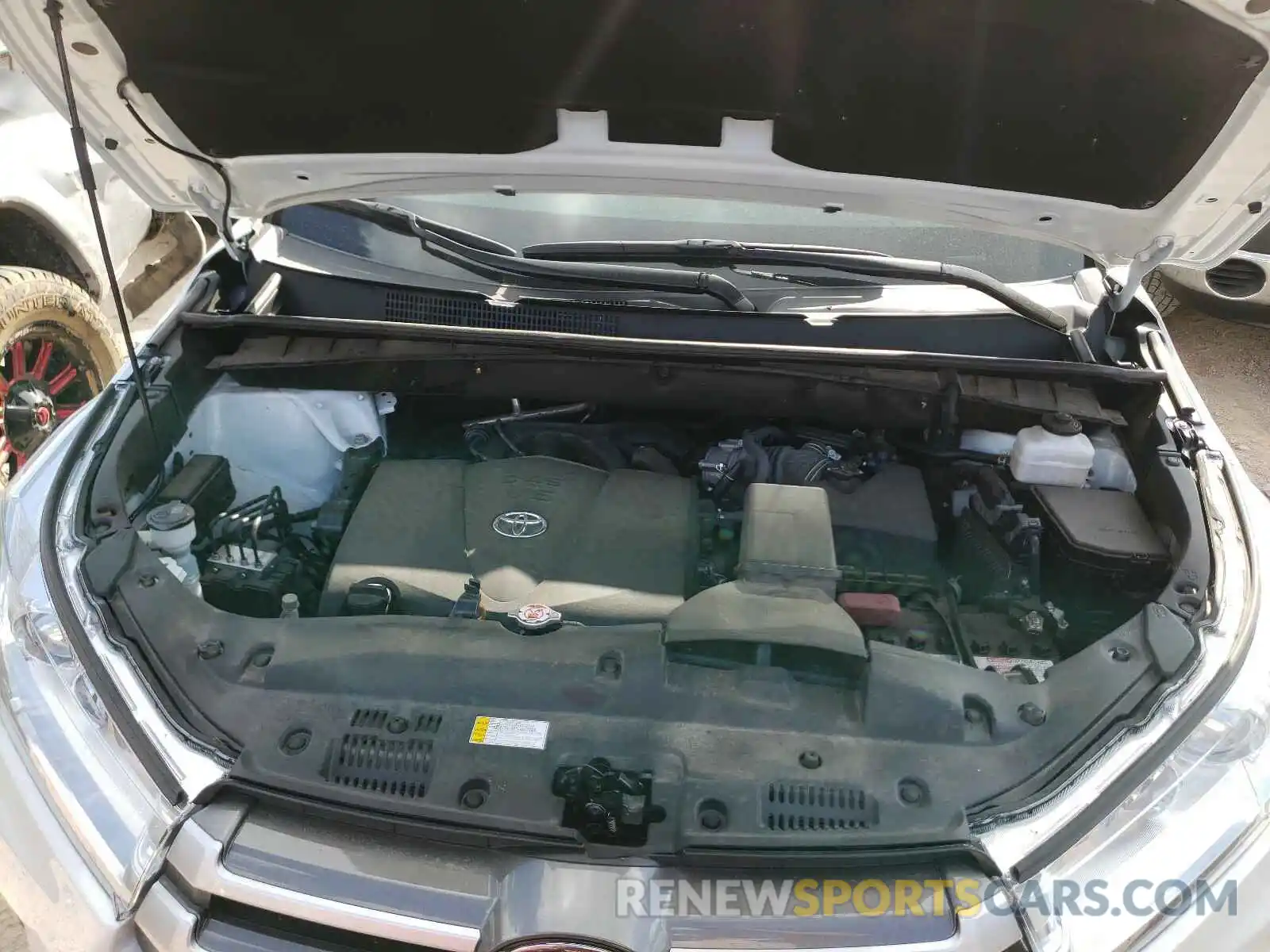 7 Photograph of a damaged car 5TDKZRFH5KS571791 TOYOTA HIGHLANDER 2019