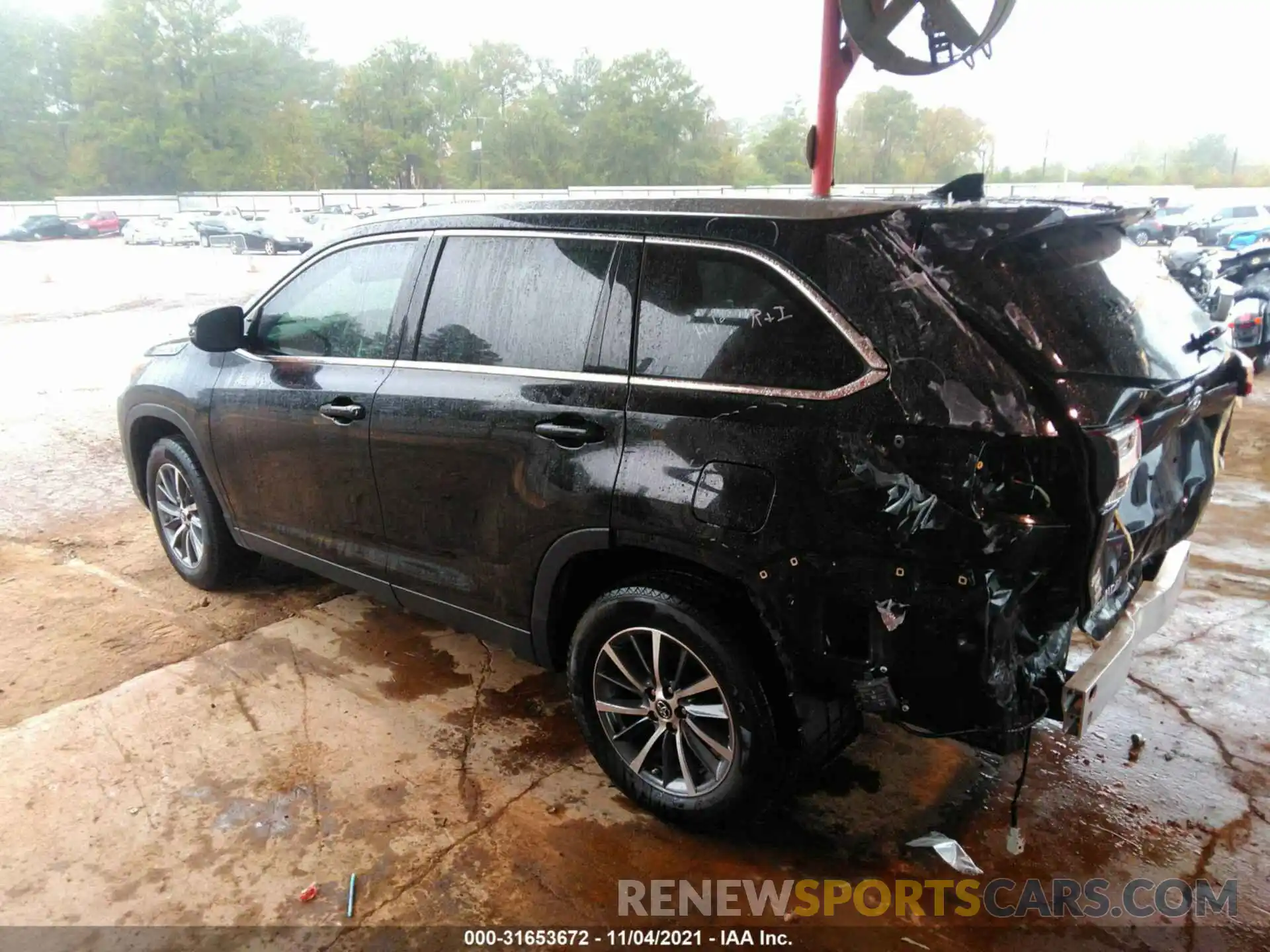 3 Photograph of a damaged car 5TDKZRFH5KS572942 TOYOTA HIGHLANDER 2019