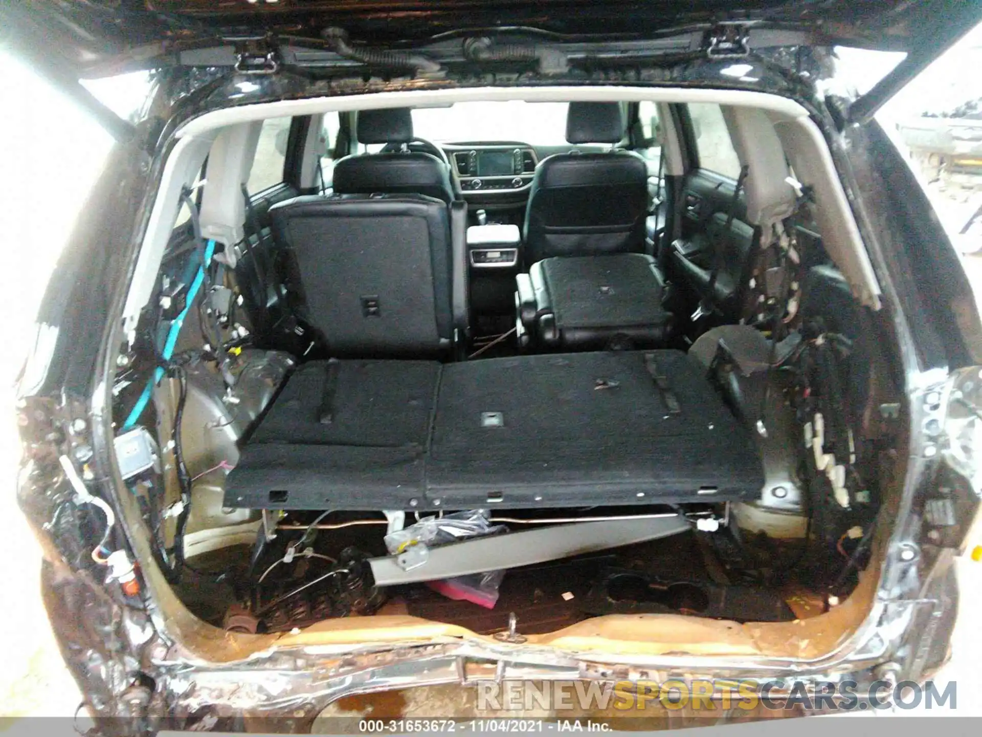 8 Photograph of a damaged car 5TDKZRFH5KS572942 TOYOTA HIGHLANDER 2019