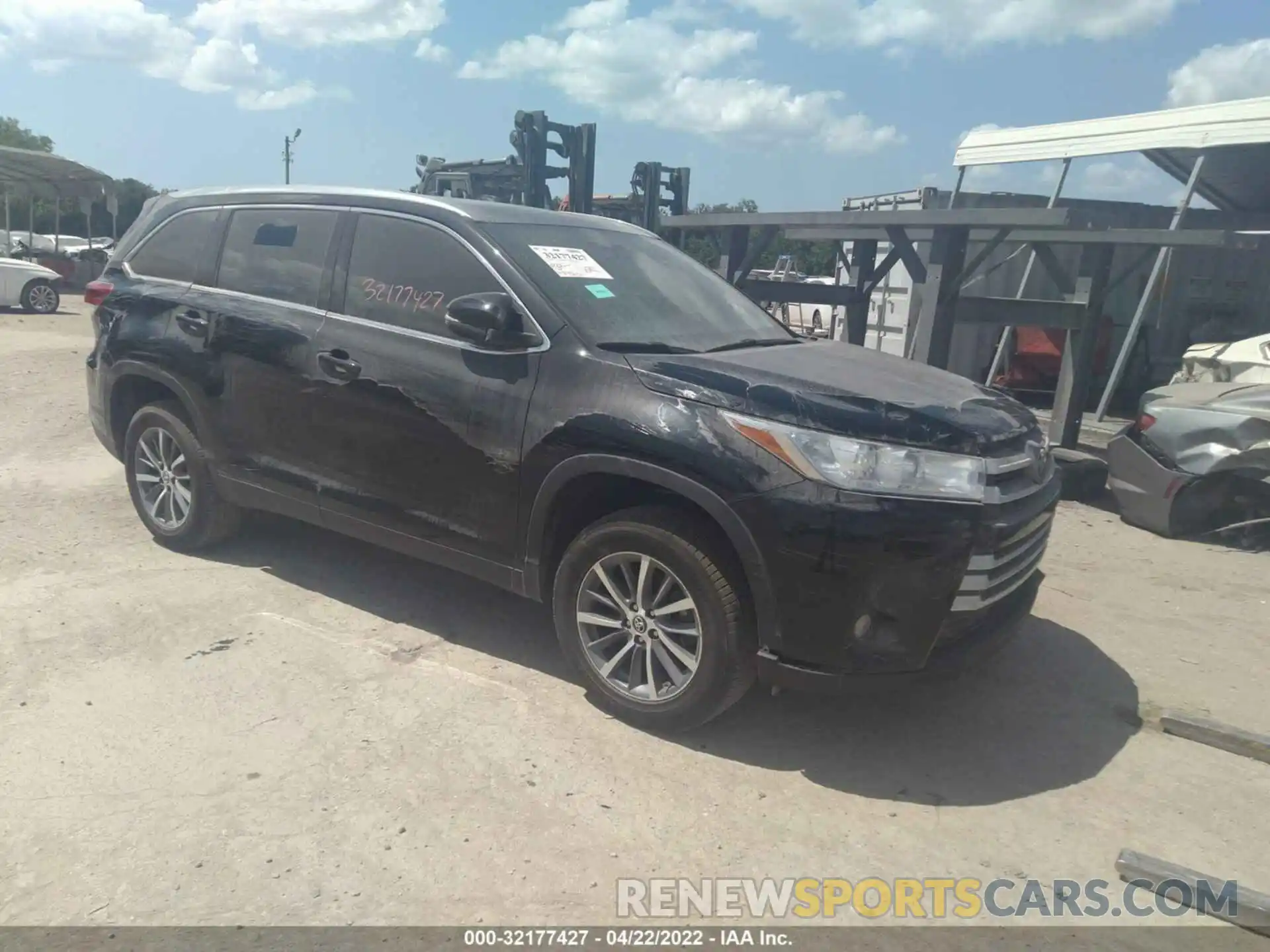 1 Photograph of a damaged car 5TDKZRFH5KS573783 TOYOTA HIGHLANDER 2019