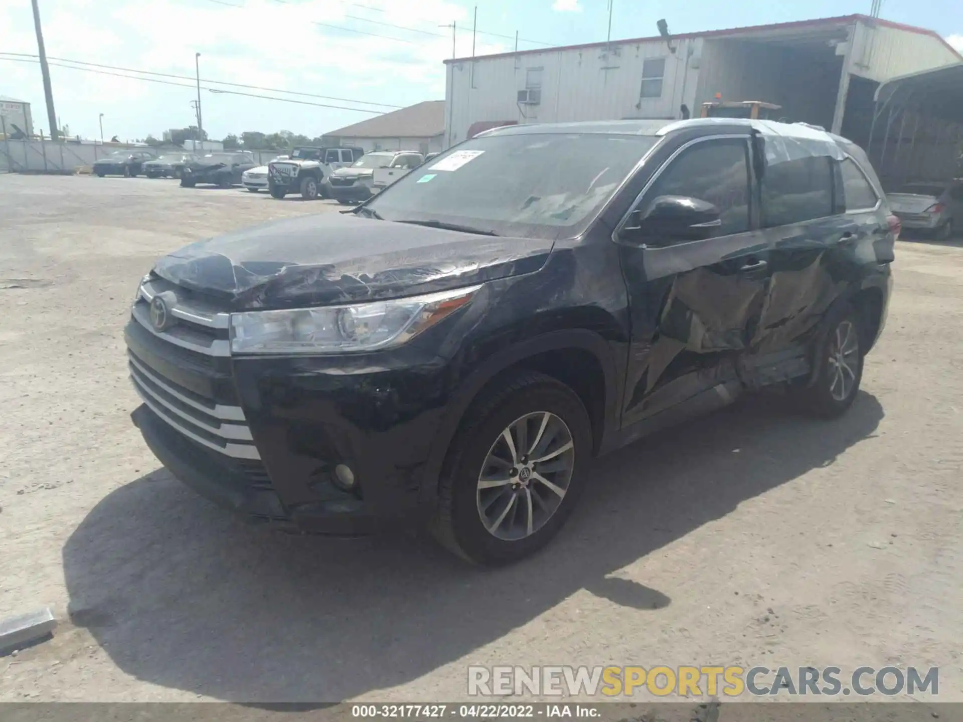 2 Photograph of a damaged car 5TDKZRFH5KS573783 TOYOTA HIGHLANDER 2019