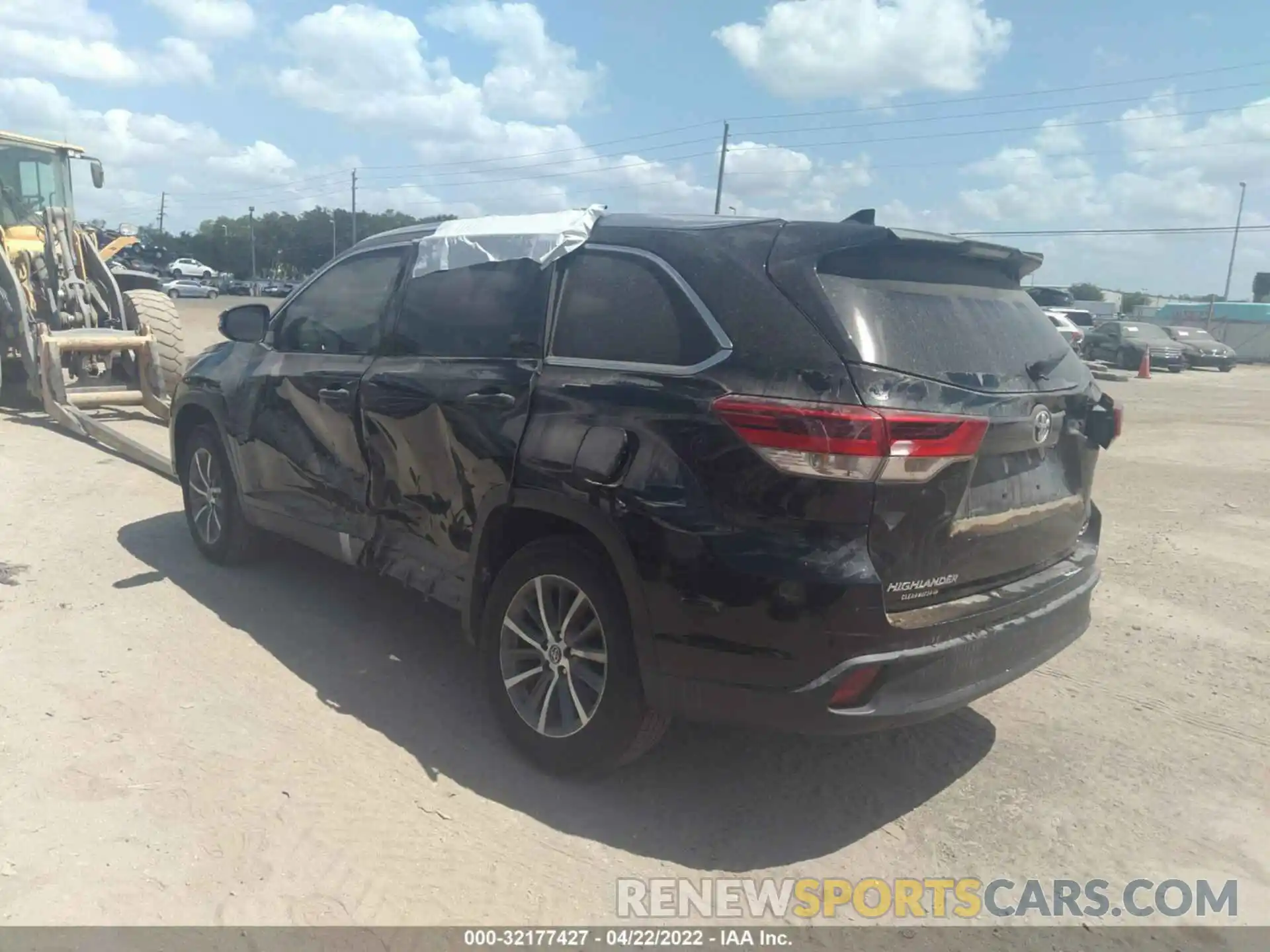 3 Photograph of a damaged car 5TDKZRFH5KS573783 TOYOTA HIGHLANDER 2019