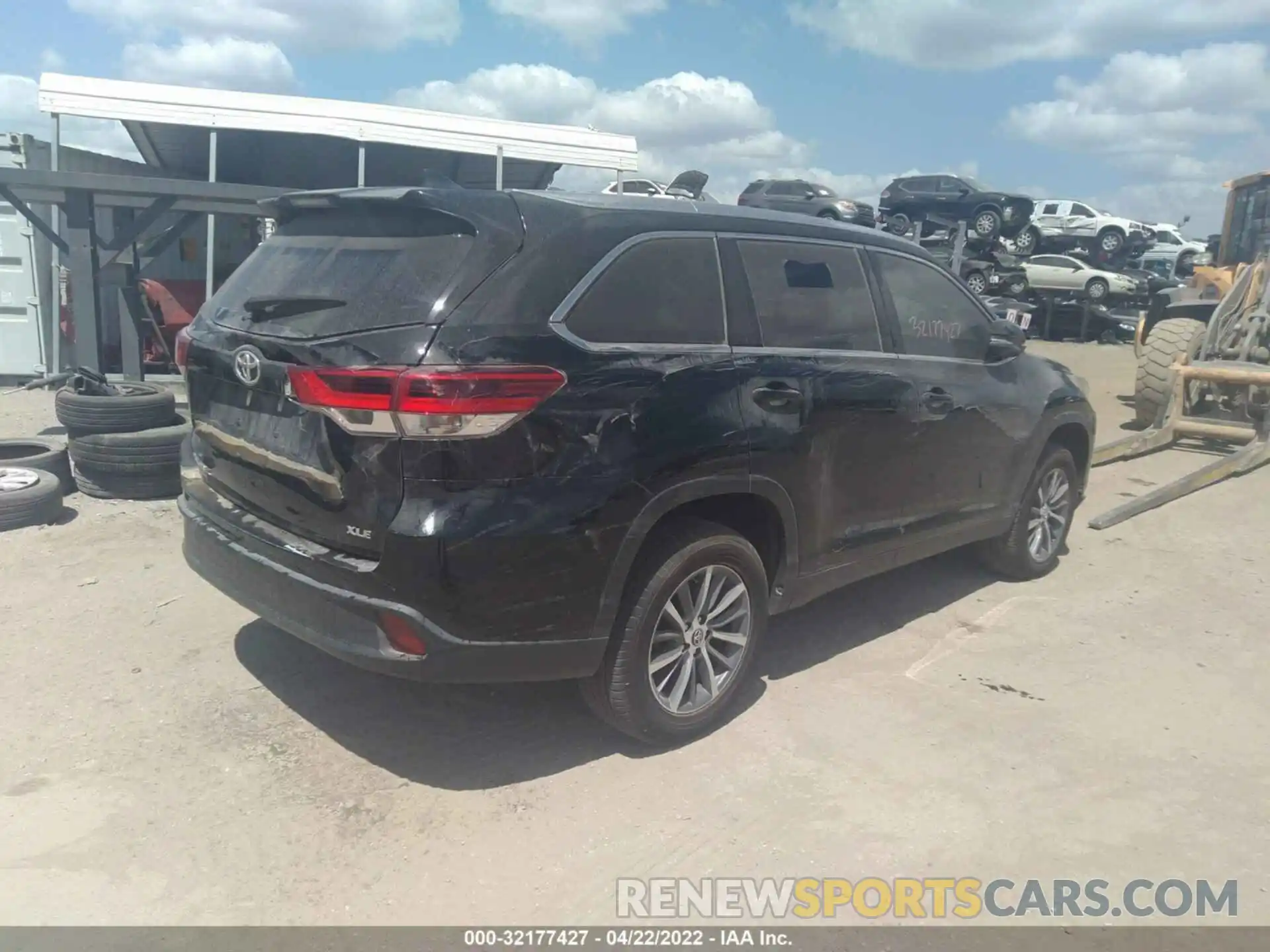 4 Photograph of a damaged car 5TDKZRFH5KS573783 TOYOTA HIGHLANDER 2019