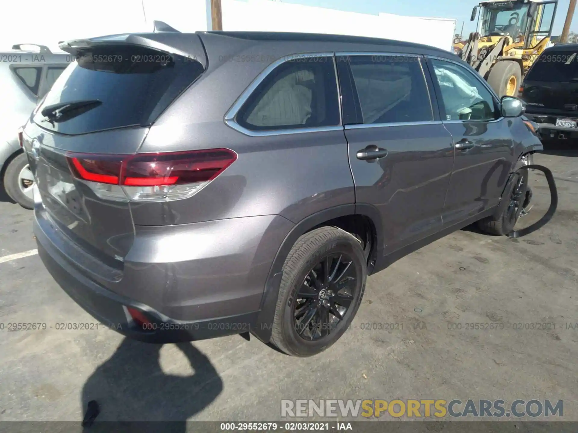 4 Photograph of a damaged car 5TDKZRFH5KS574710 TOYOTA HIGHLANDER 2019