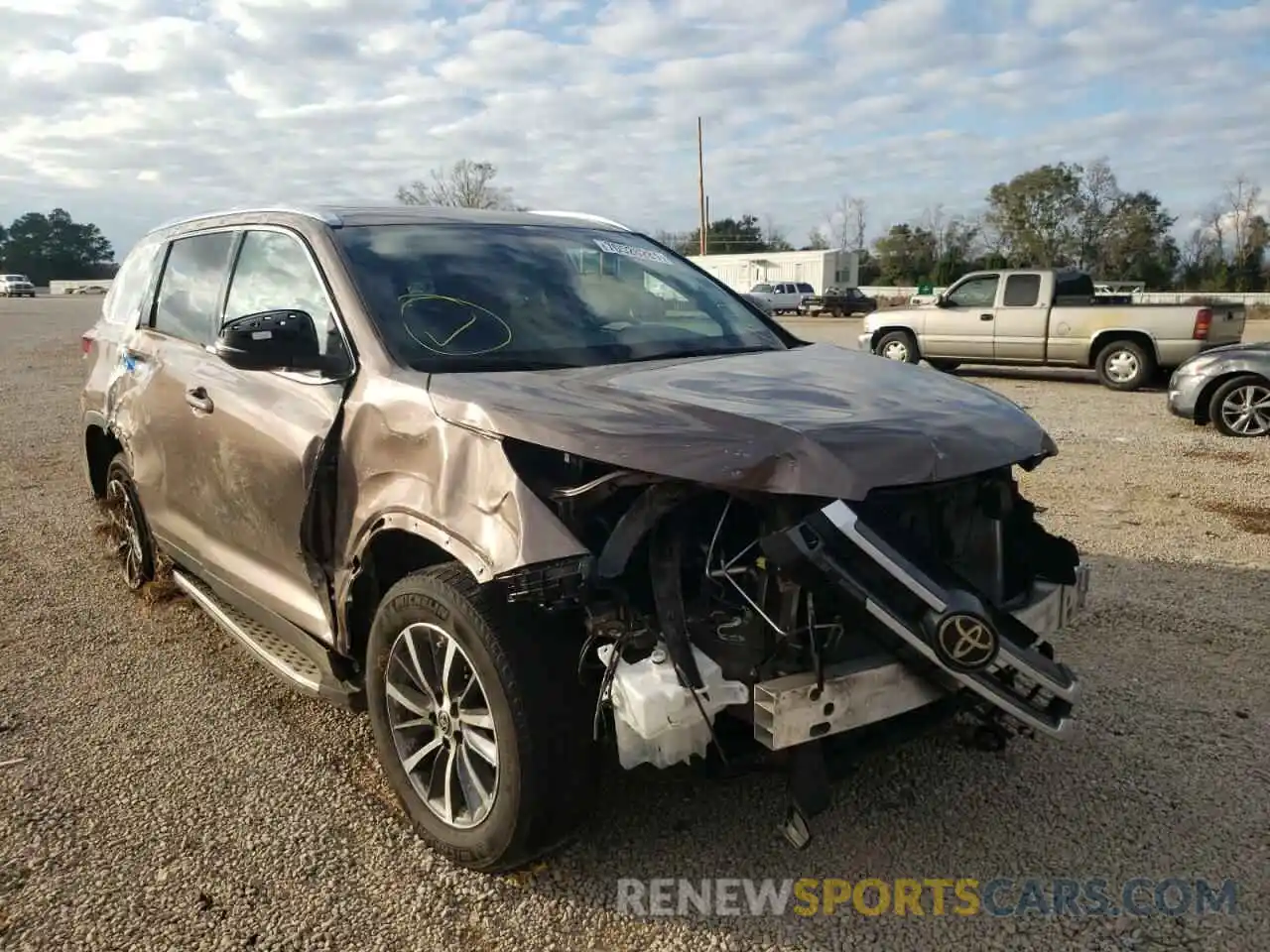 1 Photograph of a damaged car 5TDKZRFH6KS294908 TOYOTA HIGHLANDER 2019