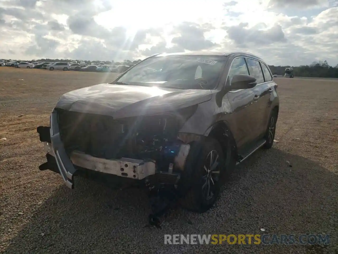 2 Photograph of a damaged car 5TDKZRFH6KS294908 TOYOTA HIGHLANDER 2019