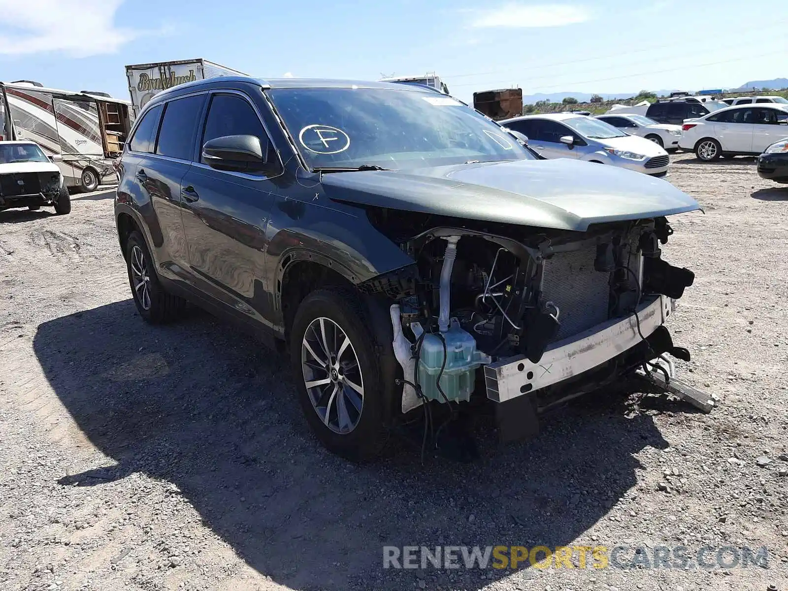 1 Photograph of a damaged car 5TDKZRFH6KS307401 TOYOTA HIGHLANDER 2019