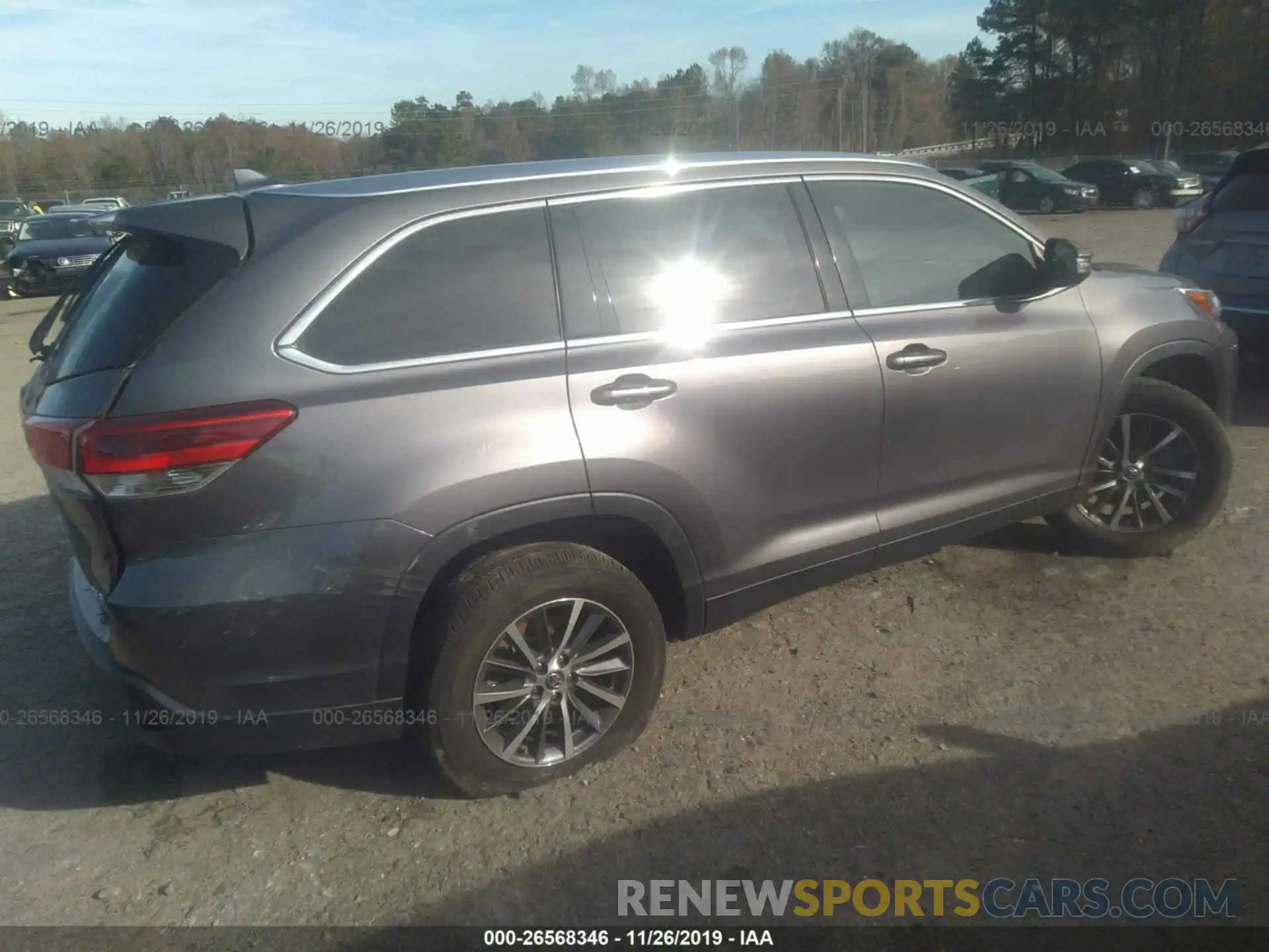 4 Photograph of a damaged car 5TDKZRFH6KS315885 TOYOTA HIGHLANDER 2019