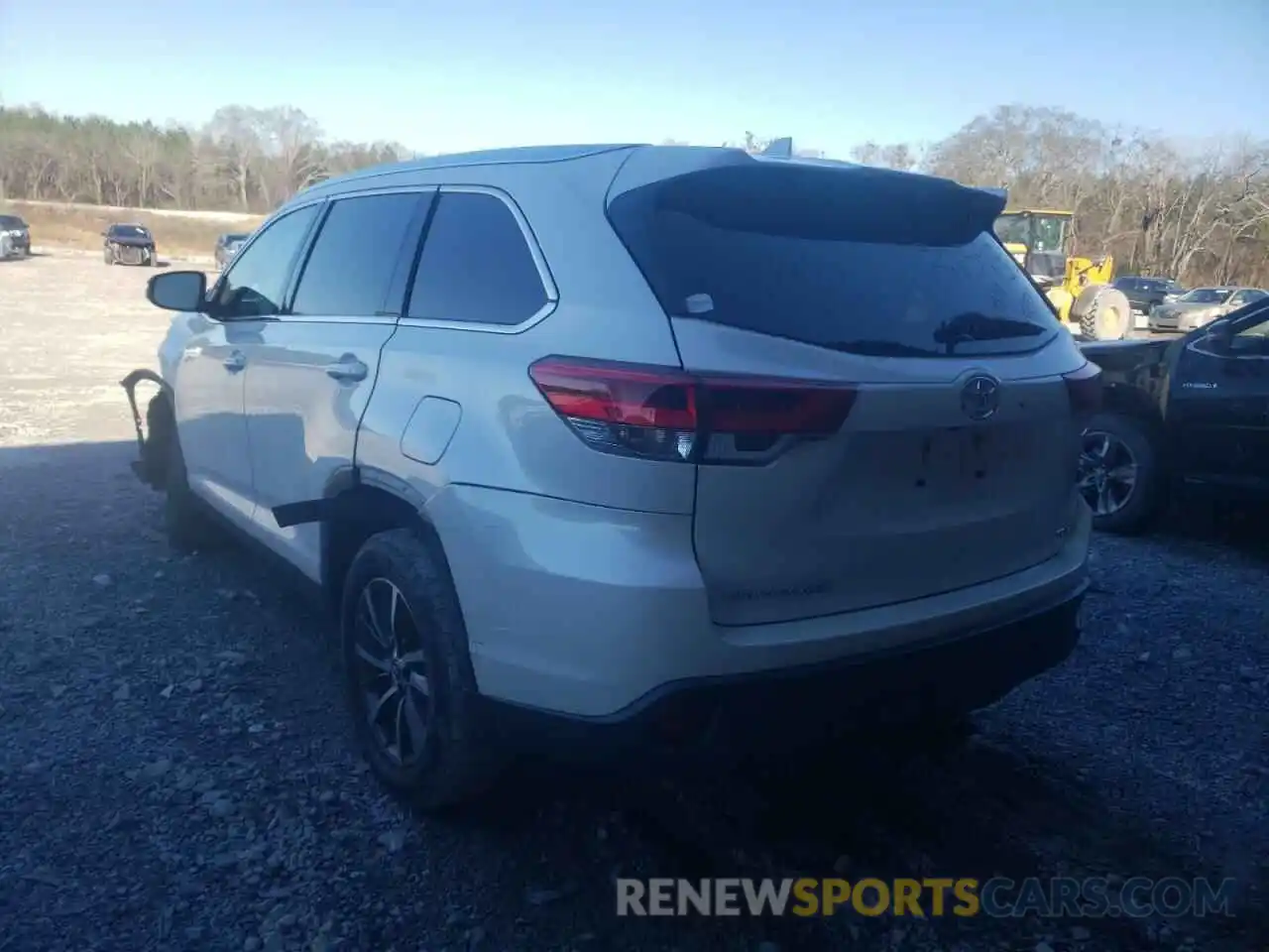 3 Photograph of a damaged car 5TDKZRFH6KS315952 TOYOTA HIGHLANDER 2019