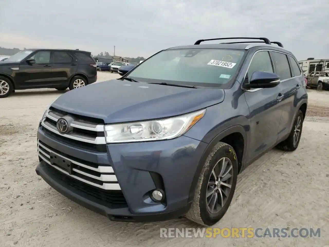 2 Photograph of a damaged car 5TDKZRFH6KS319368 TOYOTA HIGHLANDER 2019