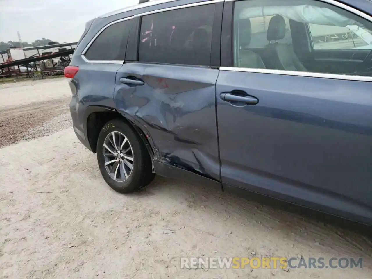 9 Photograph of a damaged car 5TDKZRFH6KS319368 TOYOTA HIGHLANDER 2019