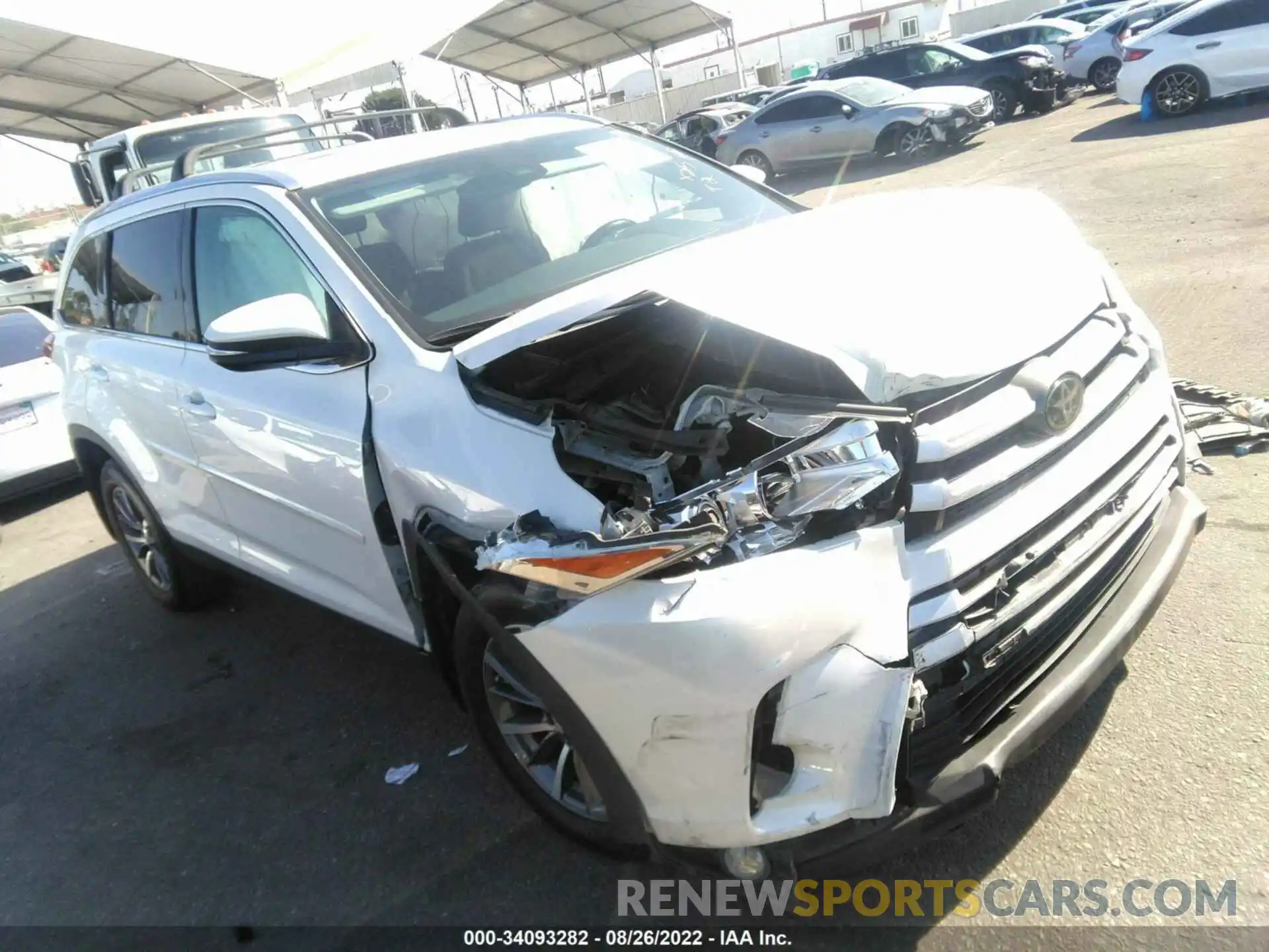 1 Photograph of a damaged car 5TDKZRFH6KS321332 TOYOTA HIGHLANDER 2019