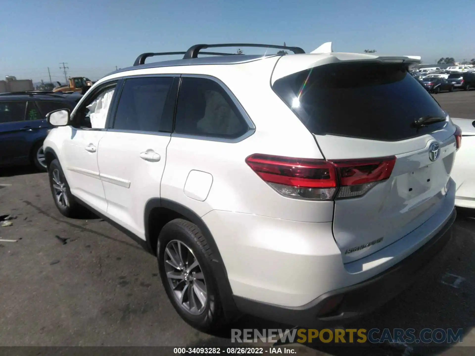 3 Photograph of a damaged car 5TDKZRFH6KS321332 TOYOTA HIGHLANDER 2019