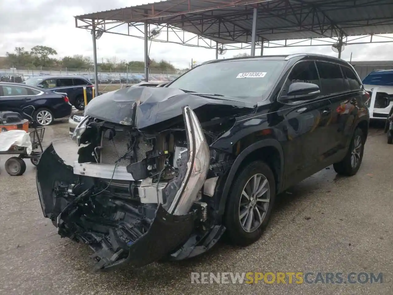 2 Photograph of a damaged car 5TDKZRFH6KS327602 TOYOTA HIGHLANDER 2019