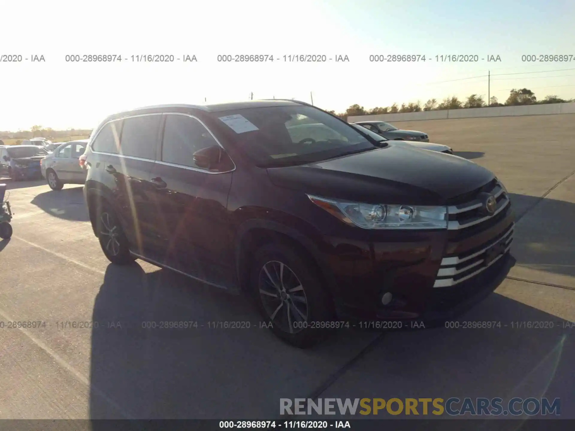 1 Photograph of a damaged car 5TDKZRFH6KS335344 TOYOTA HIGHLANDER 2019