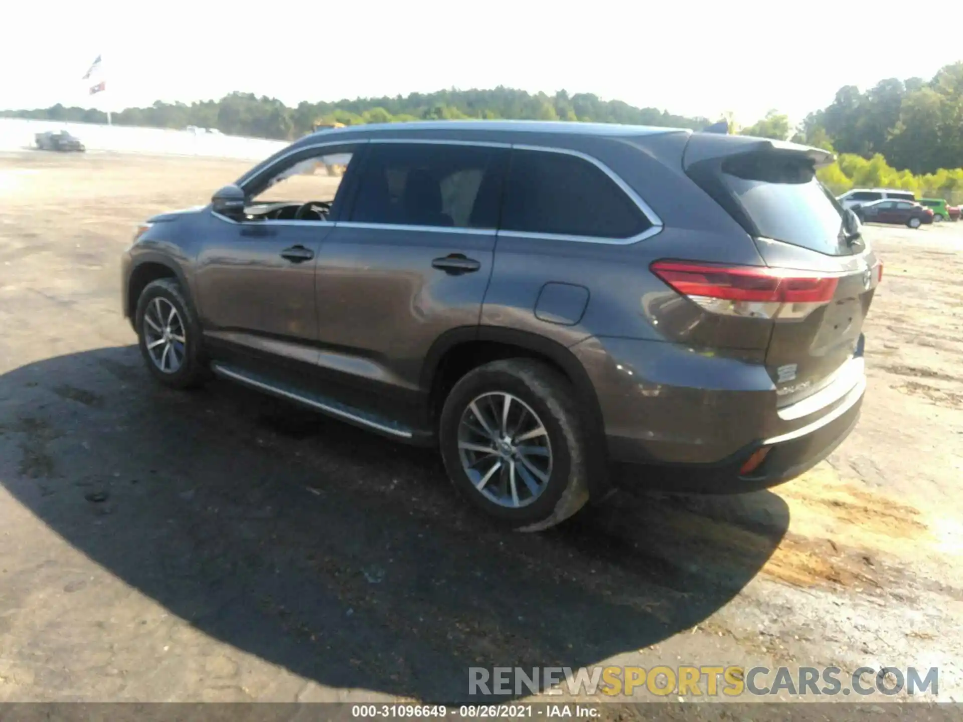 3 Photograph of a damaged car 5TDKZRFH6KS336476 TOYOTA HIGHLANDER 2019