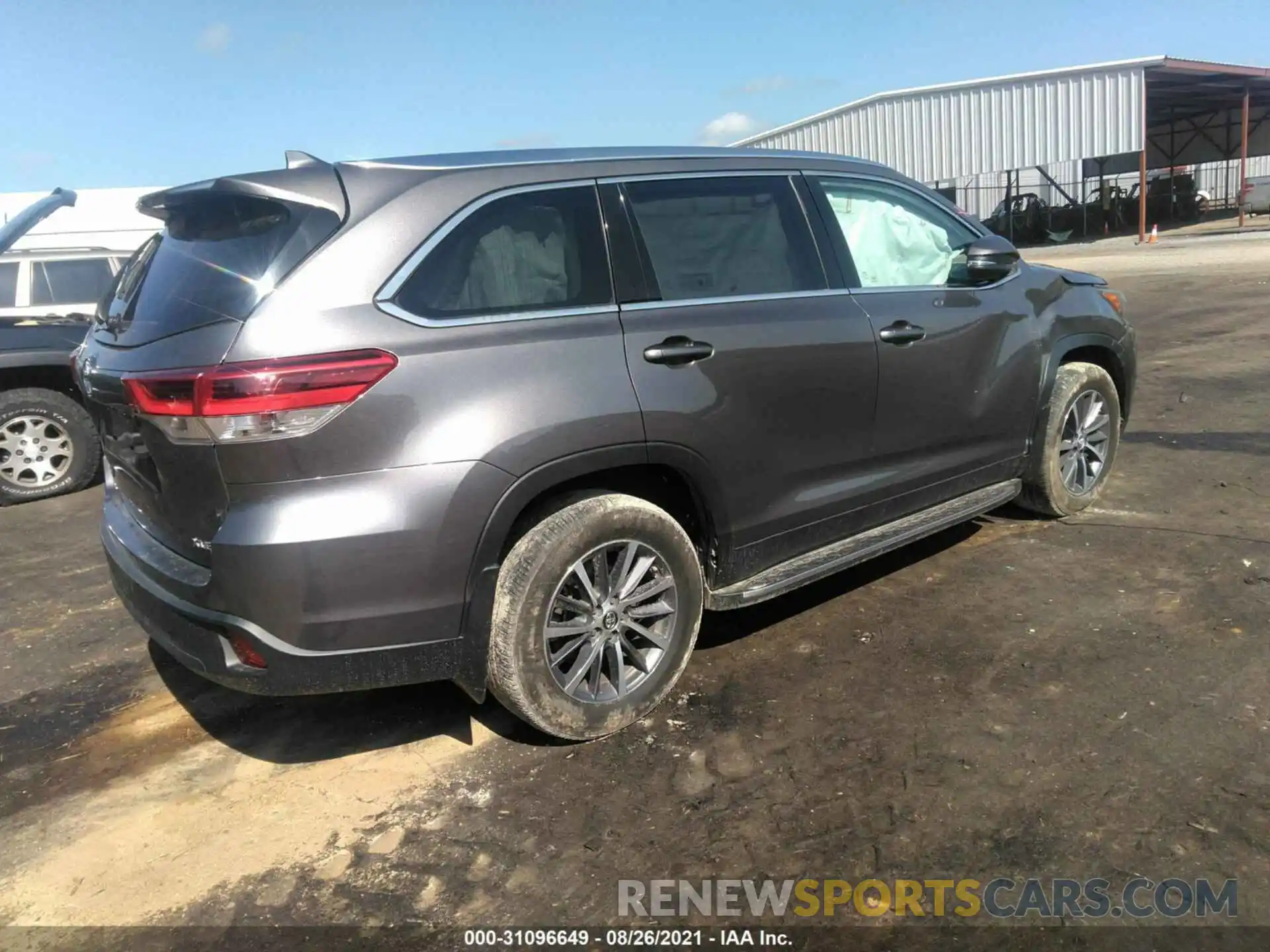 4 Photograph of a damaged car 5TDKZRFH6KS336476 TOYOTA HIGHLANDER 2019