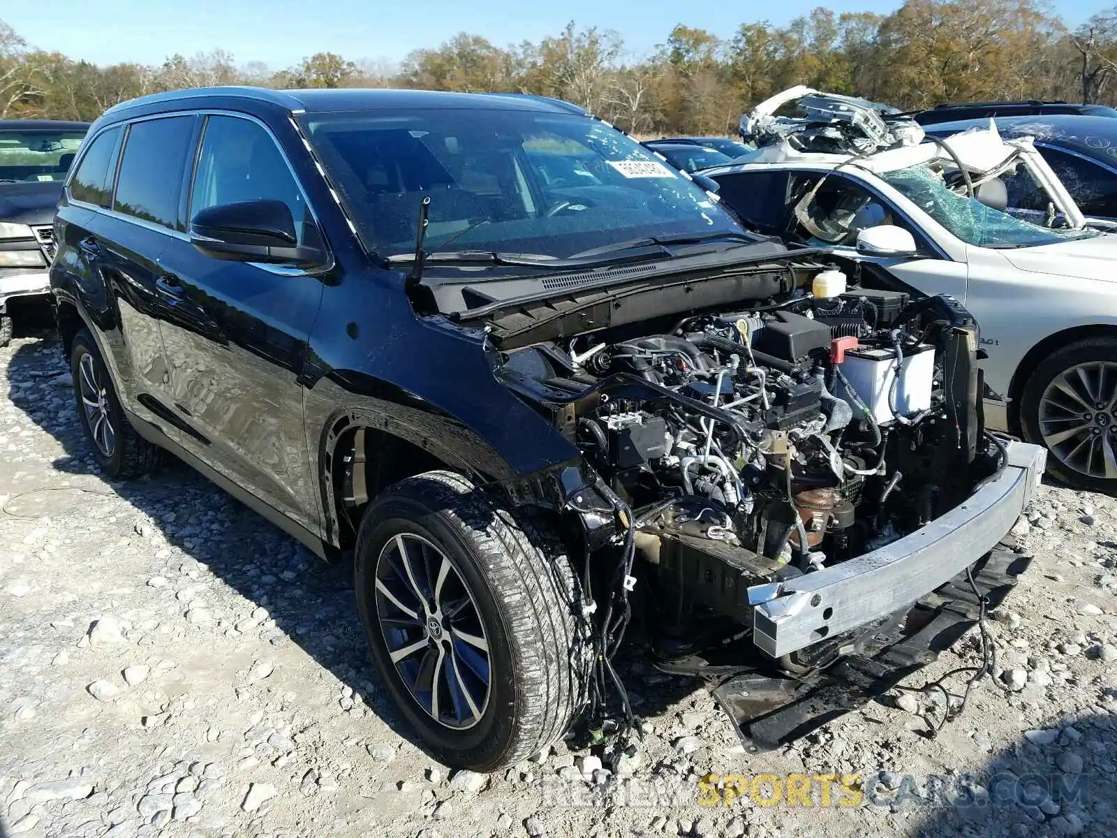 1 Photograph of a damaged car 5TDKZRFH6KS337952 TOYOTA HIGHLANDER 2019