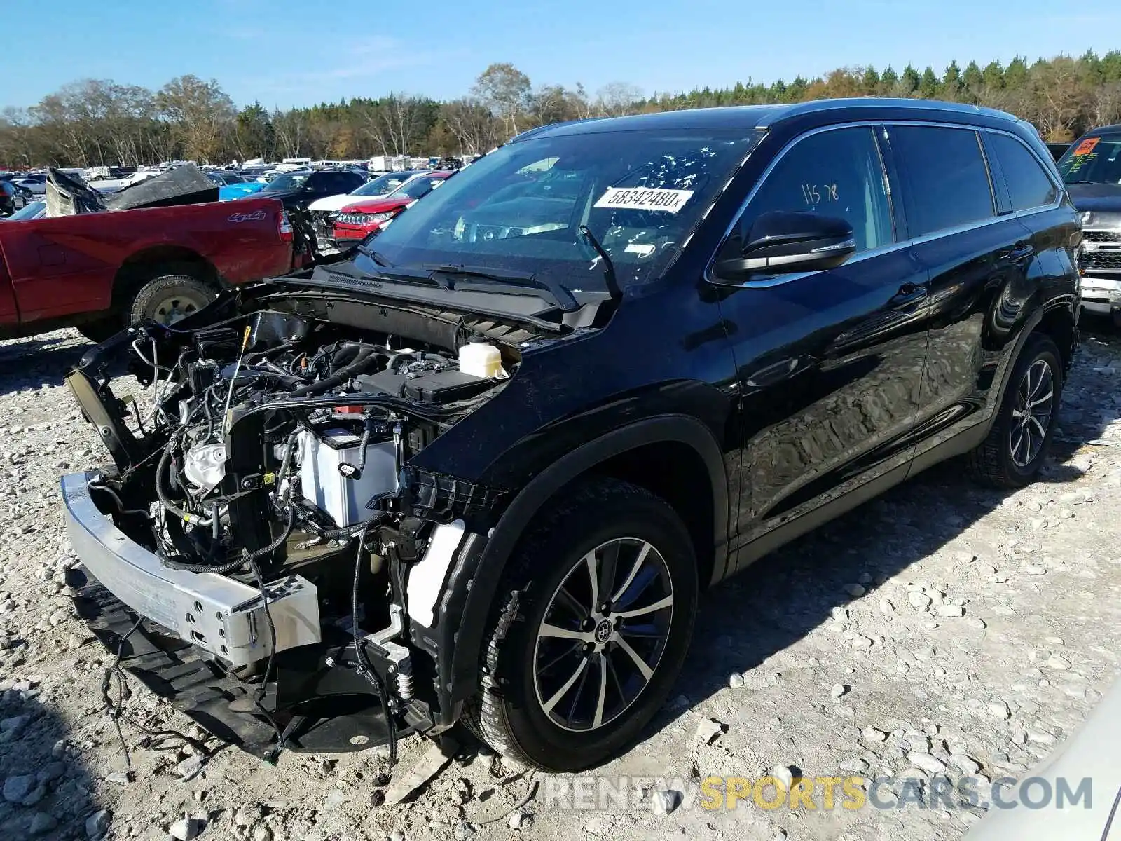 2 Photograph of a damaged car 5TDKZRFH6KS337952 TOYOTA HIGHLANDER 2019