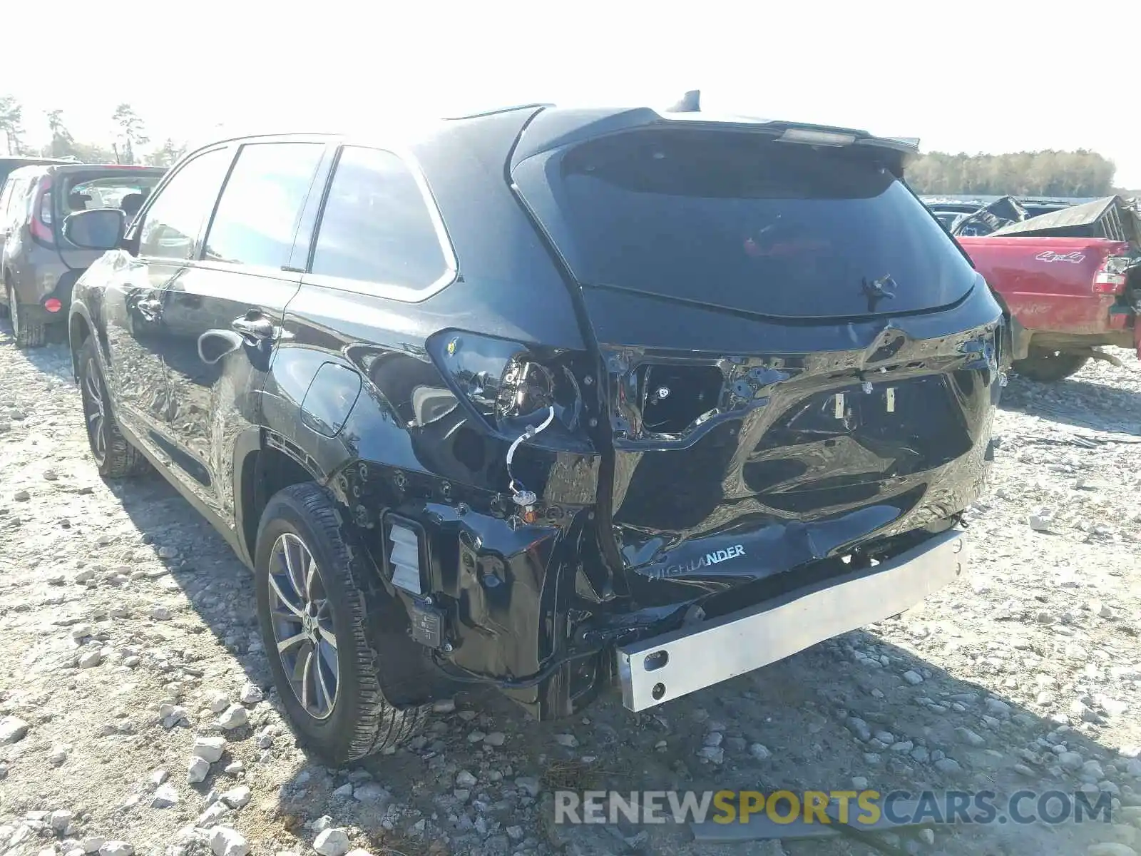 3 Photograph of a damaged car 5TDKZRFH6KS337952 TOYOTA HIGHLANDER 2019