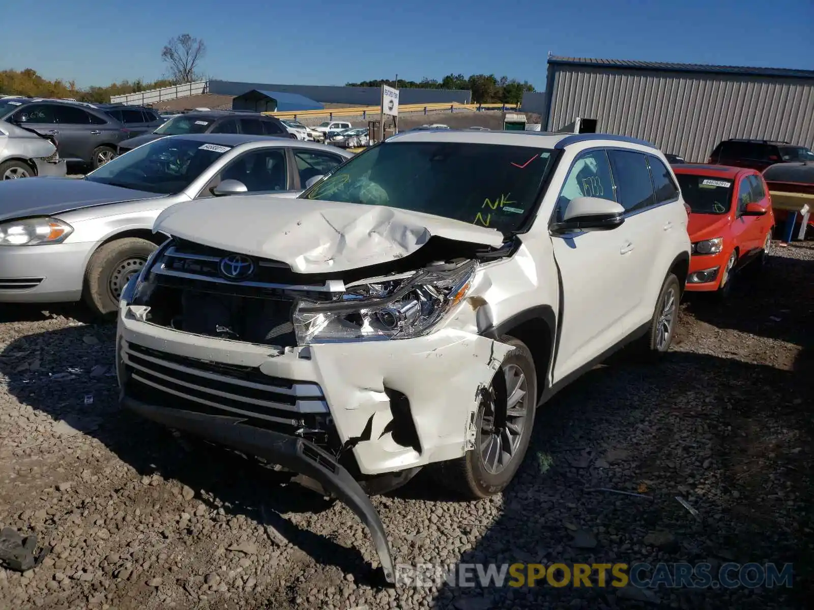 2 Photograph of a damaged car 5TDKZRFH6KS339779 TOYOTA HIGHLANDER 2019