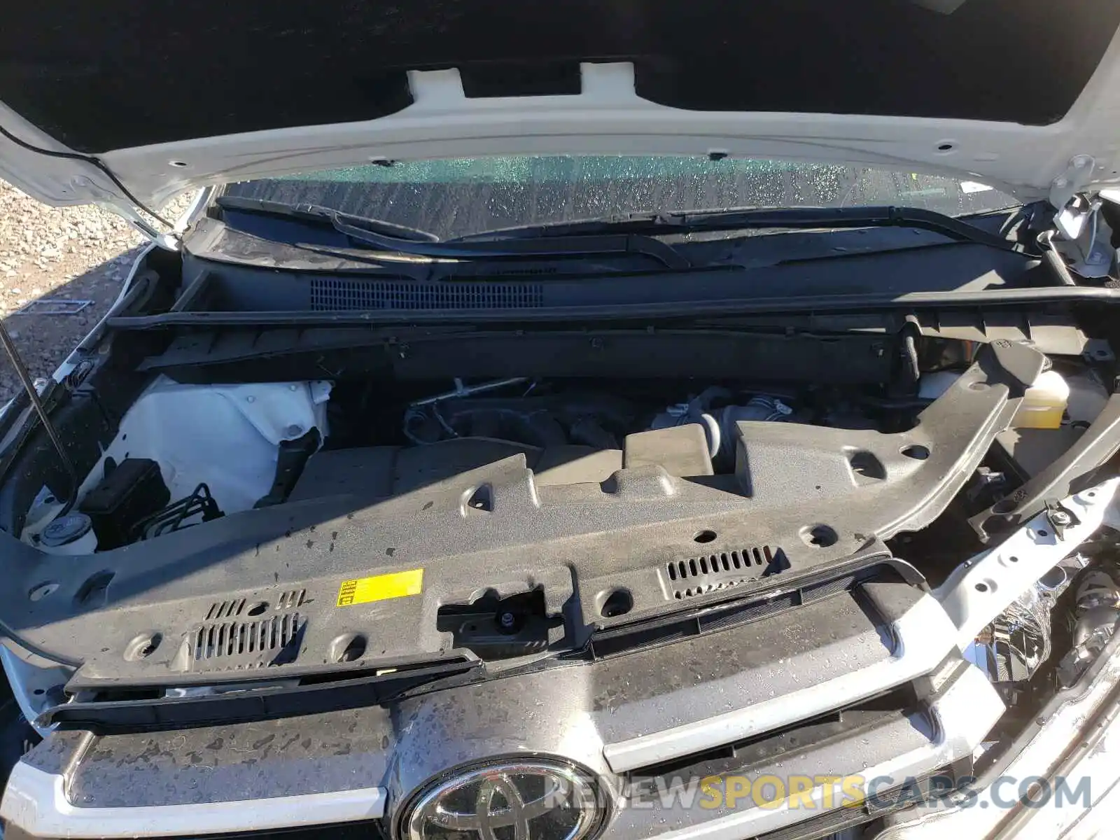 7 Photograph of a damaged car 5TDKZRFH6KS339779 TOYOTA HIGHLANDER 2019