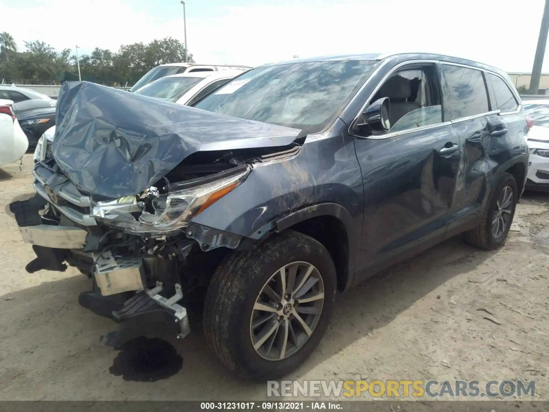 2 Photograph of a damaged car 5TDKZRFH6KS342603 TOYOTA HIGHLANDER 2019