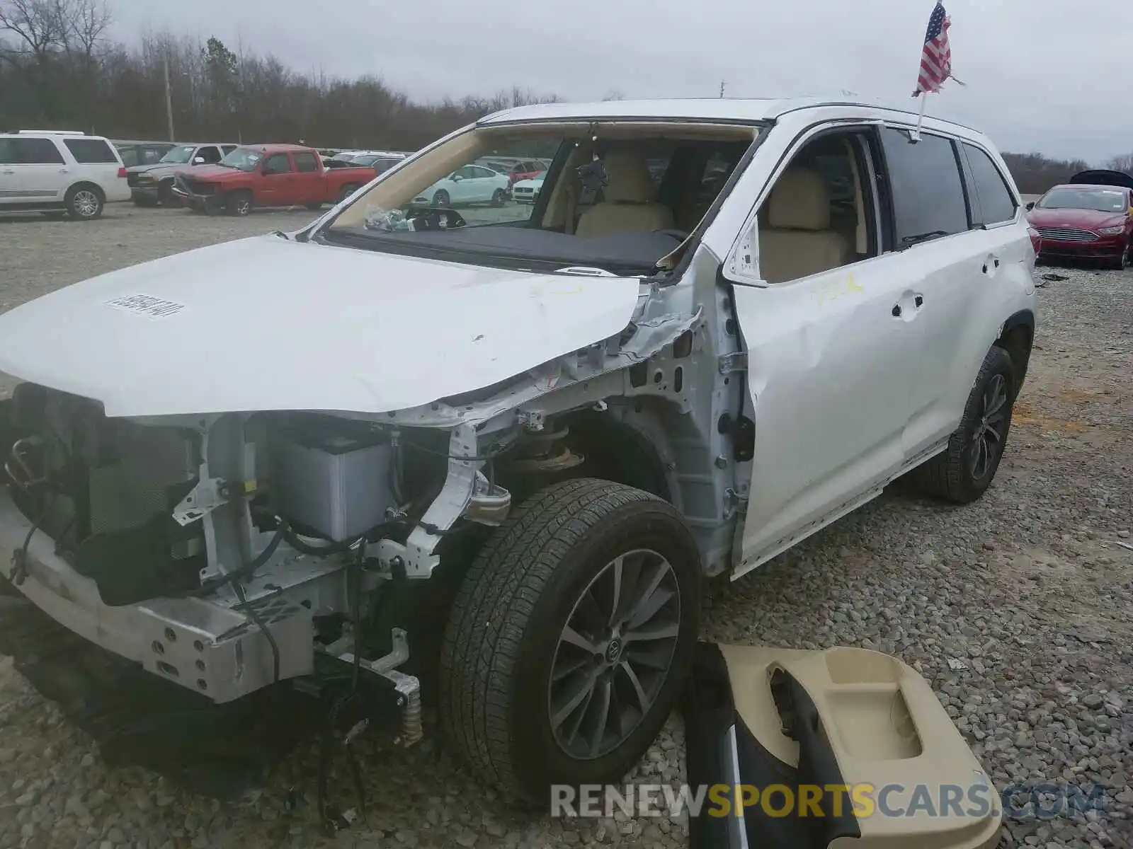 2 Photograph of a damaged car 5TDKZRFH6KS343010 TOYOTA HIGHLANDER 2019