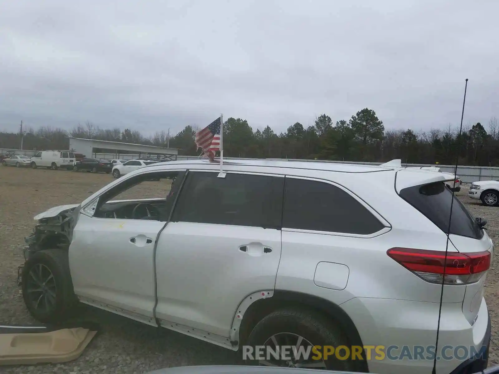 3 Photograph of a damaged car 5TDKZRFH6KS343010 TOYOTA HIGHLANDER 2019