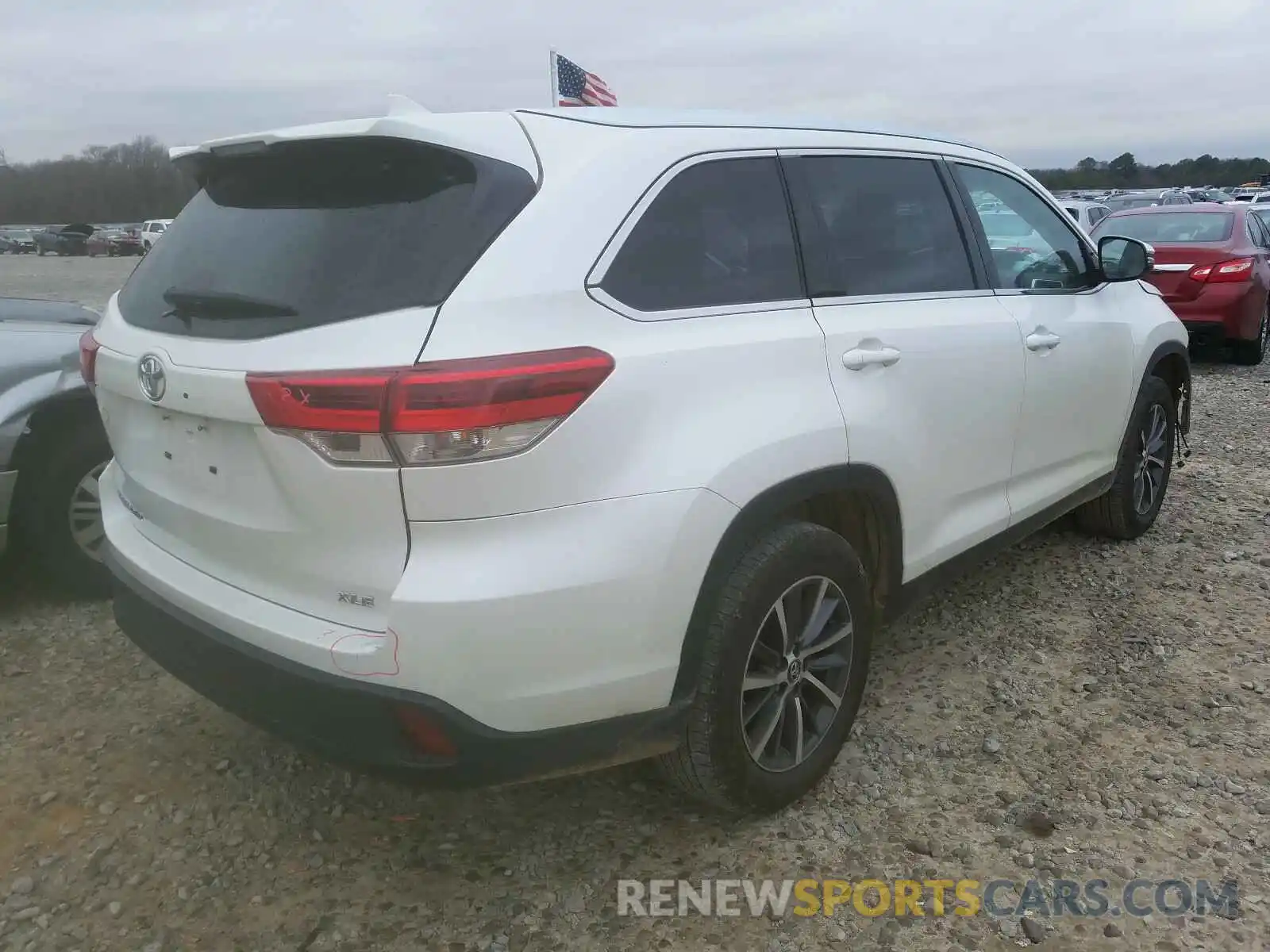 4 Photograph of a damaged car 5TDKZRFH6KS343010 TOYOTA HIGHLANDER 2019