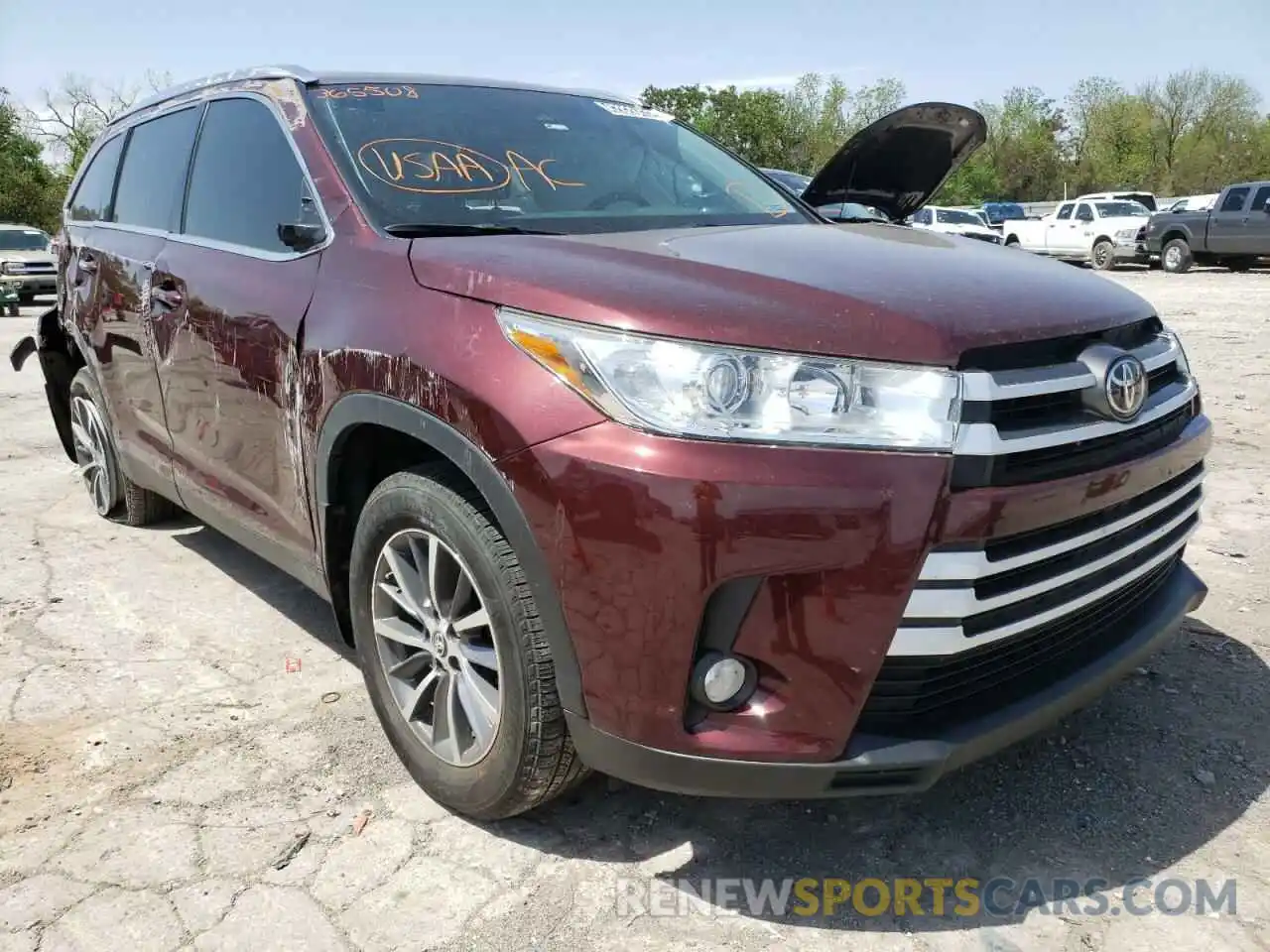 1 Photograph of a damaged car 5TDKZRFH6KS365508 TOYOTA HIGHLANDER 2019