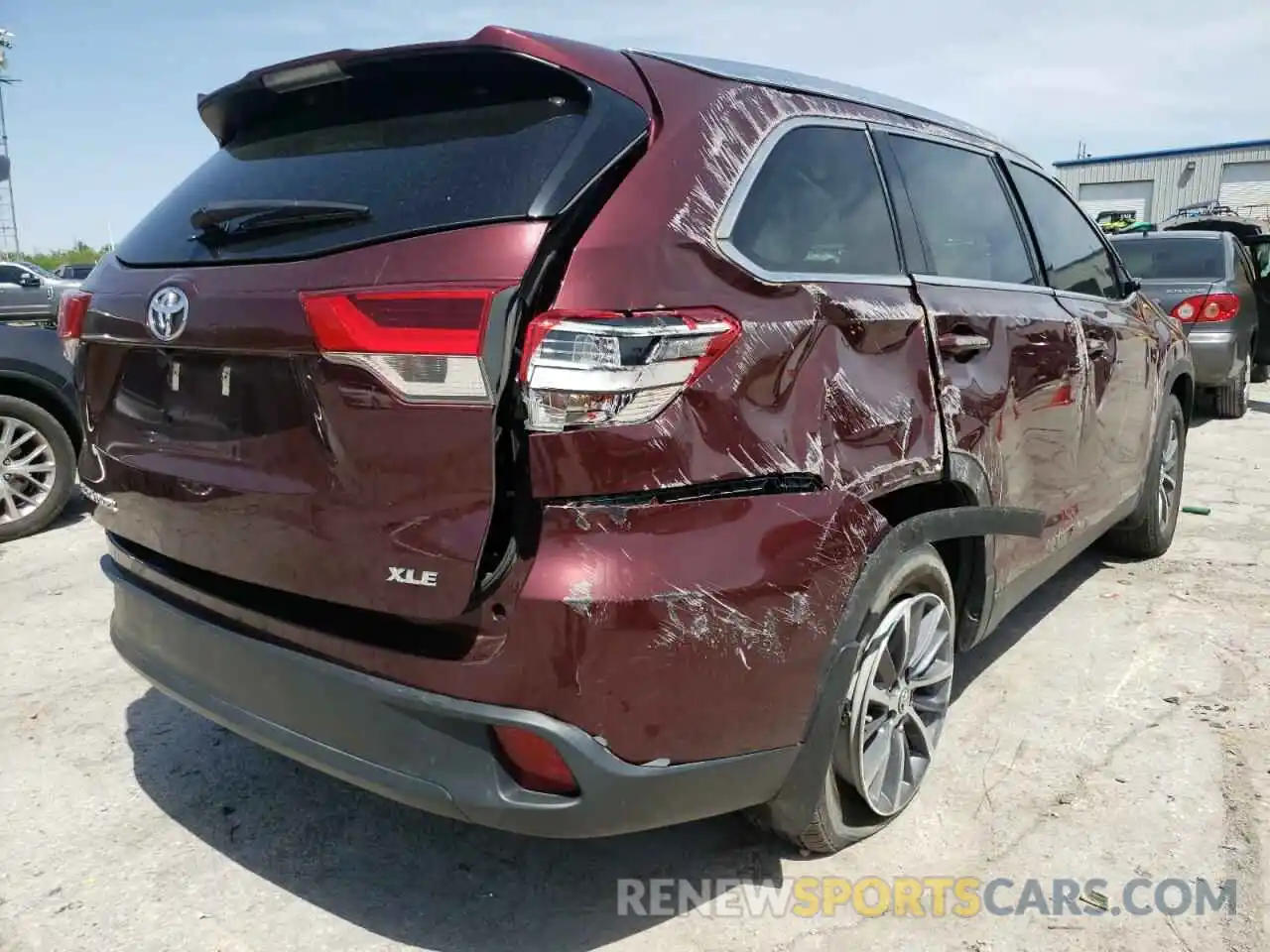 4 Photograph of a damaged car 5TDKZRFH6KS365508 TOYOTA HIGHLANDER 2019