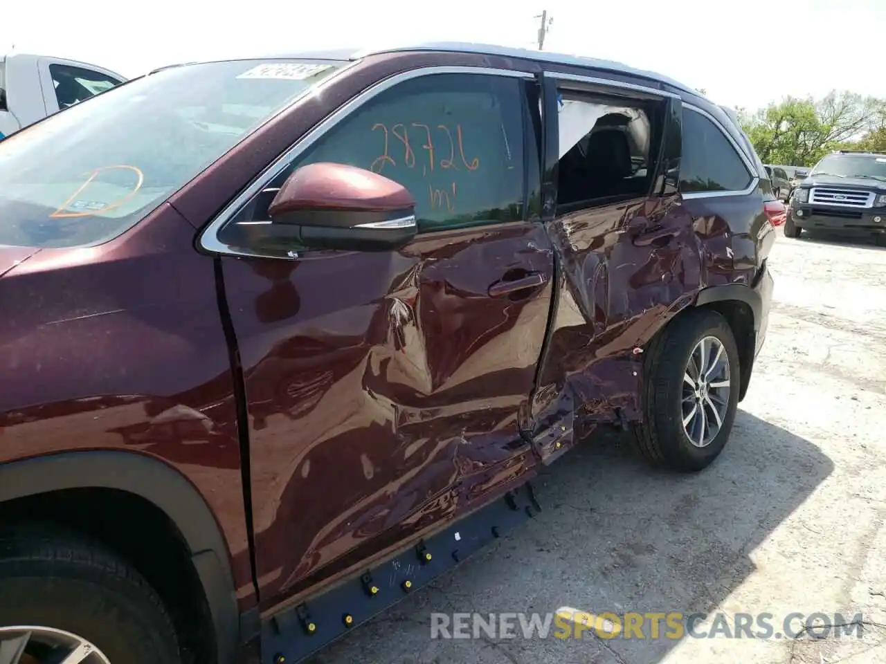 9 Photograph of a damaged car 5TDKZRFH6KS365508 TOYOTA HIGHLANDER 2019