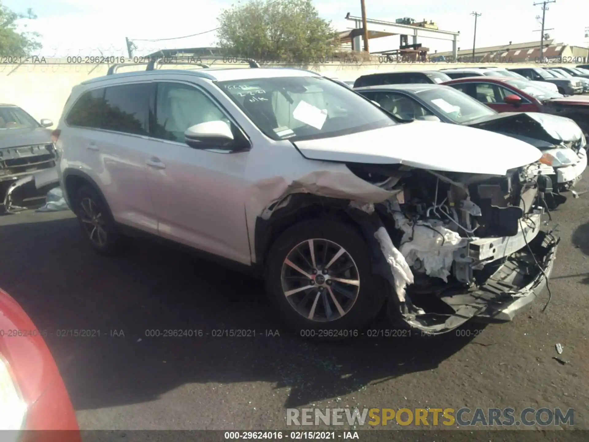 1 Photograph of a damaged car 5TDKZRFH6KS550545 TOYOTA HIGHLANDER 2019