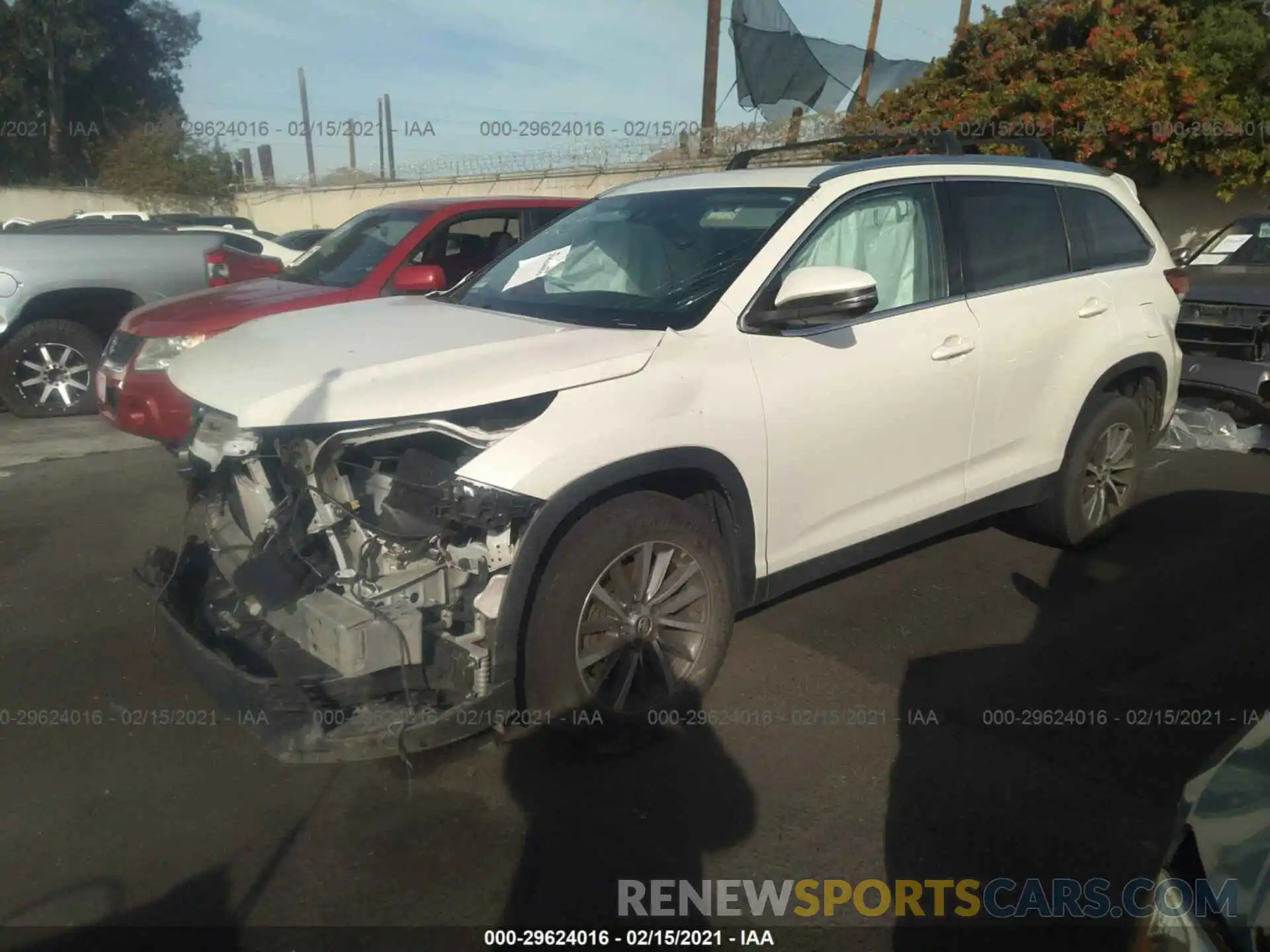 2 Photograph of a damaged car 5TDKZRFH6KS550545 TOYOTA HIGHLANDER 2019