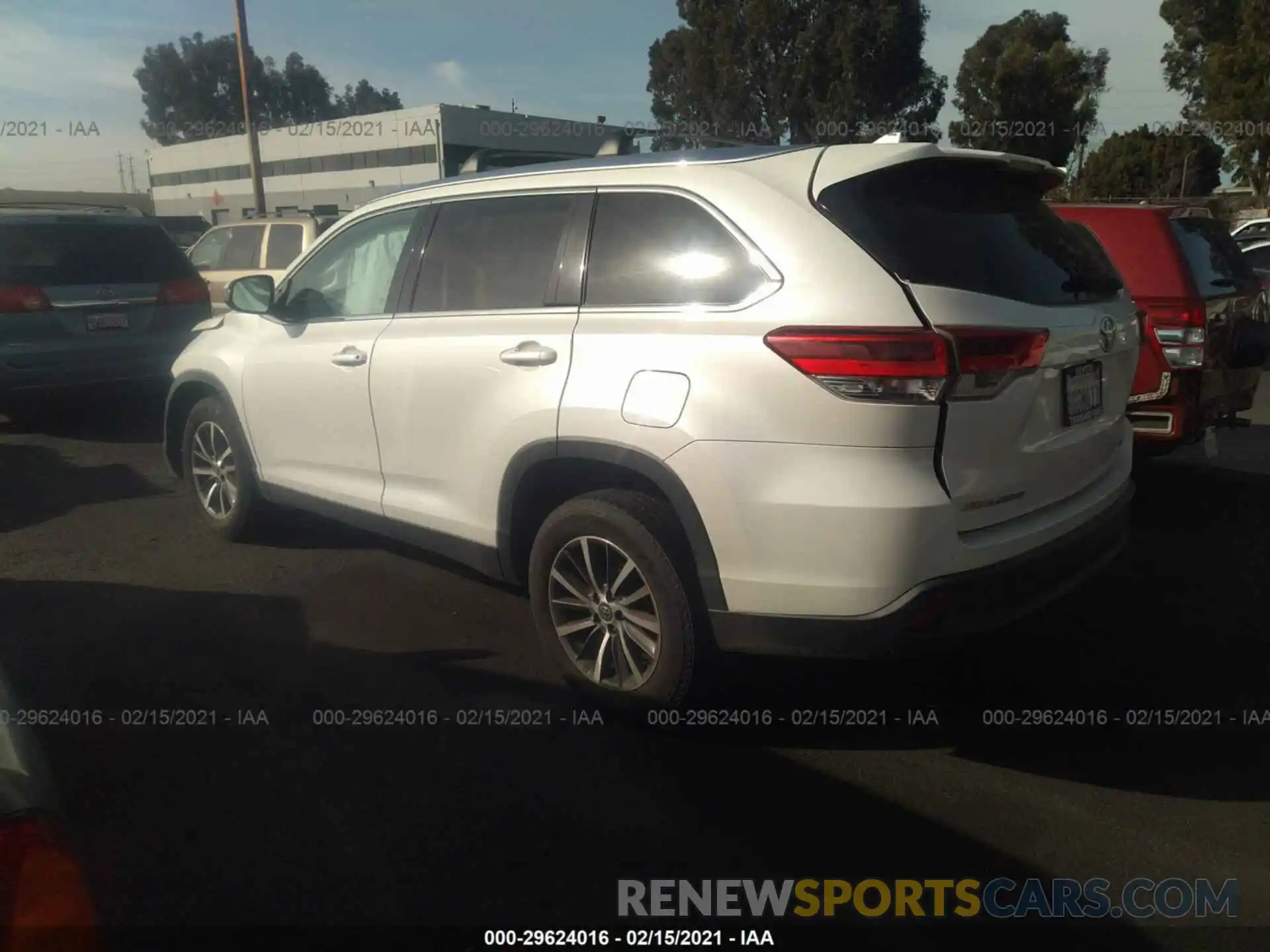 3 Photograph of a damaged car 5TDKZRFH6KS550545 TOYOTA HIGHLANDER 2019