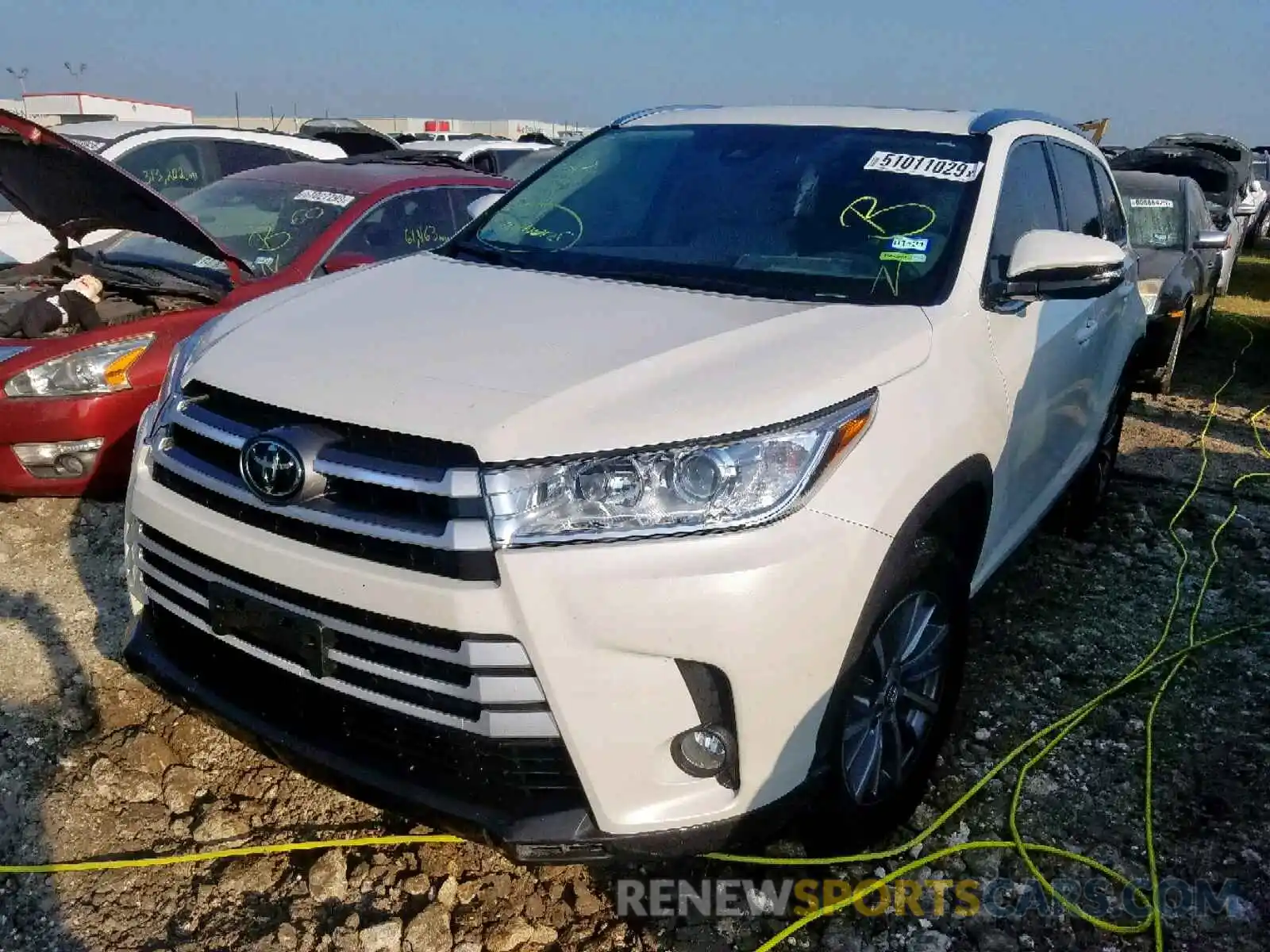 2 Photograph of a damaged car 5TDKZRFH6KS550741 TOYOTA HIGHLANDER 2019