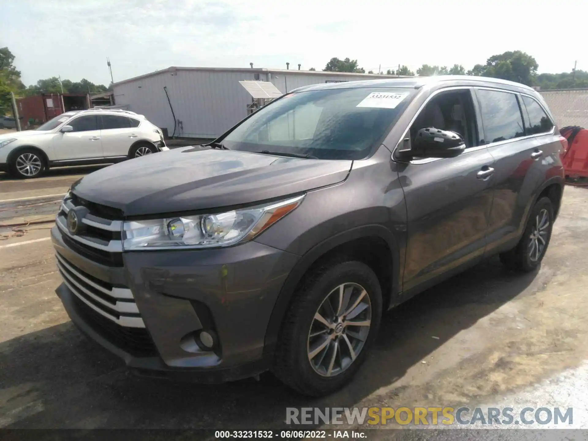 2 Photograph of a damaged car 5TDKZRFH6KS552098 TOYOTA HIGHLANDER 2019