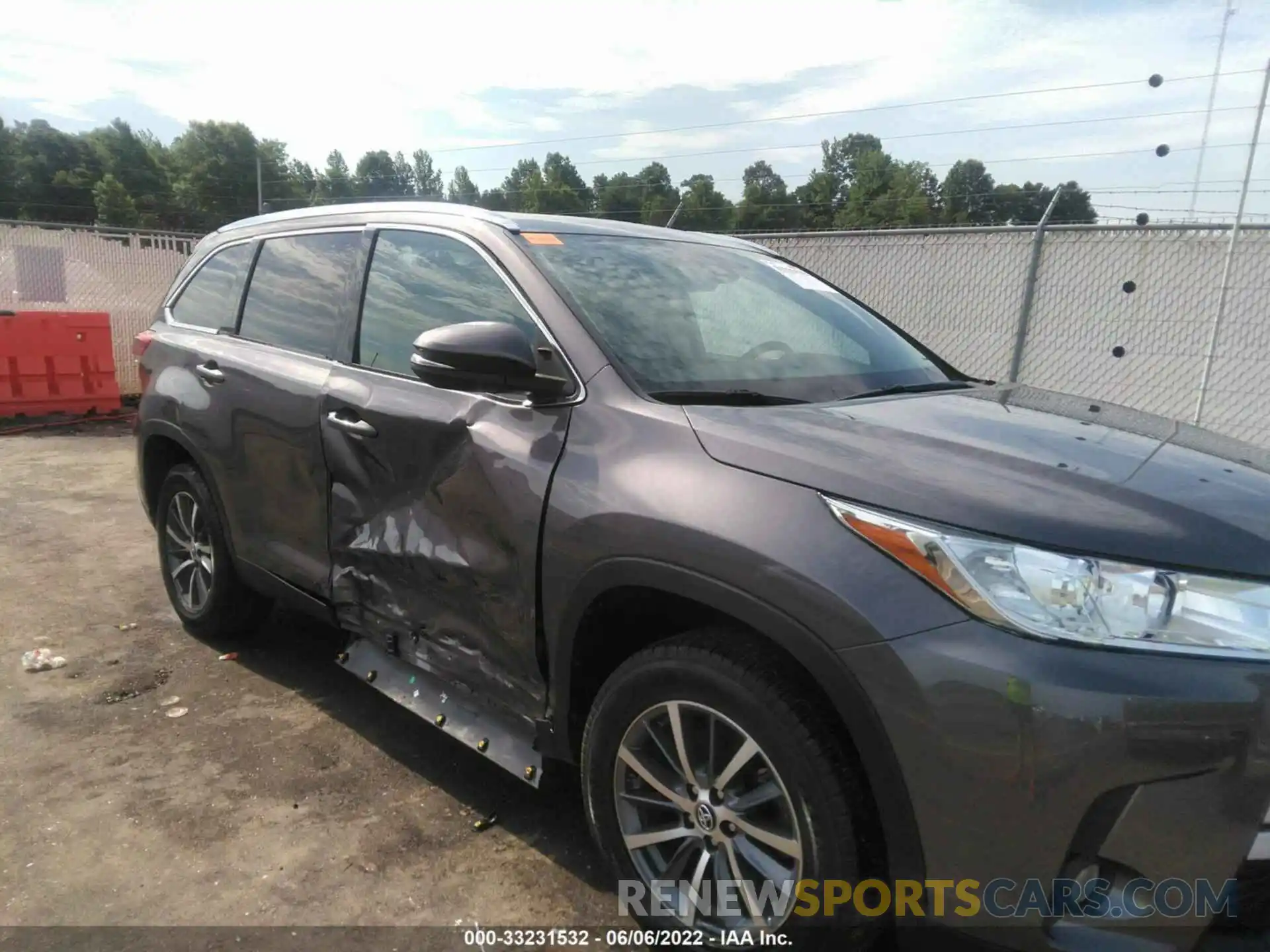 6 Photograph of a damaged car 5TDKZRFH6KS552098 TOYOTA HIGHLANDER 2019