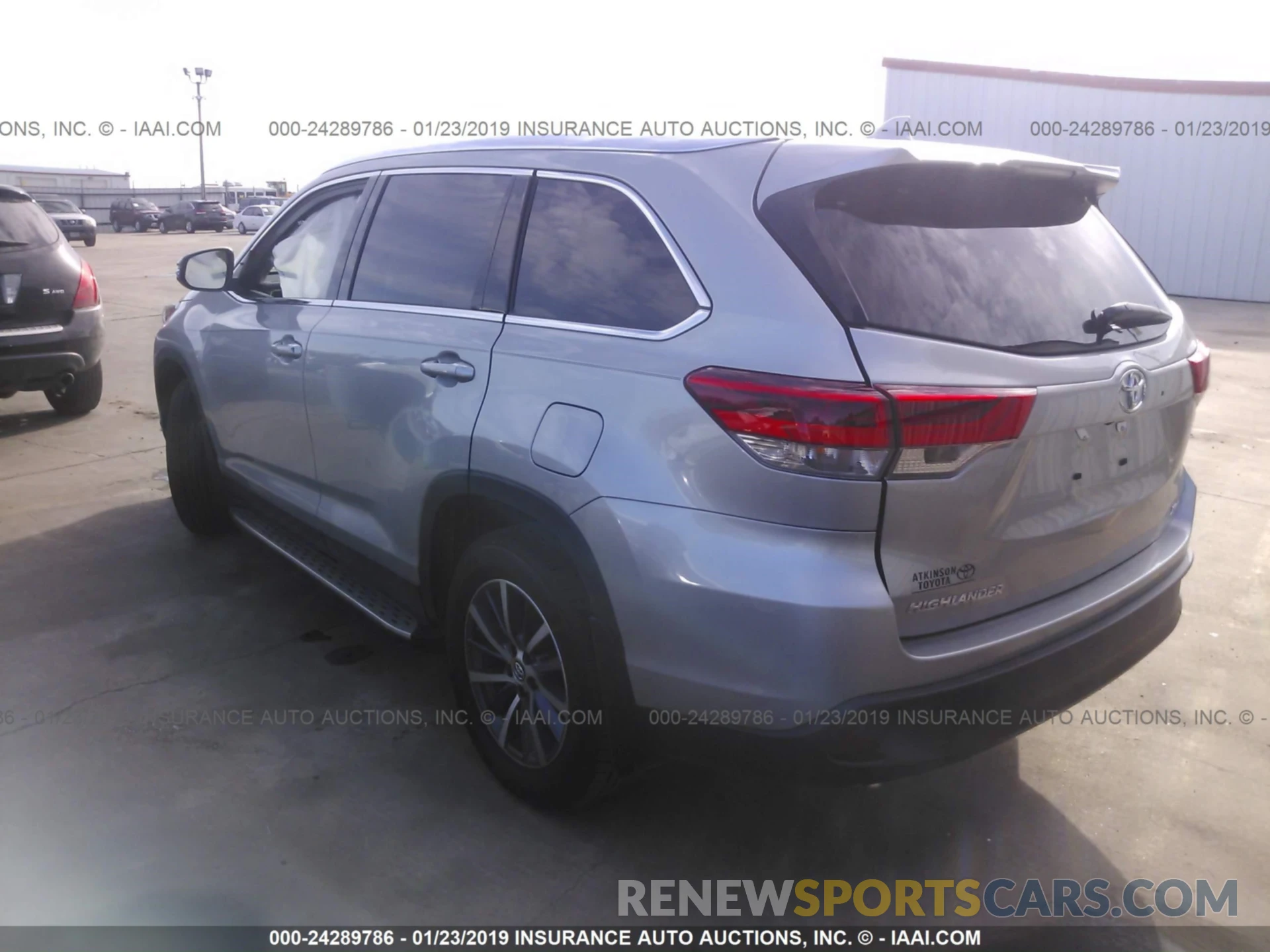 3 Photograph of a damaged car 5TDKZRFH6KS552196 TOYOTA HIGHLANDER 2019