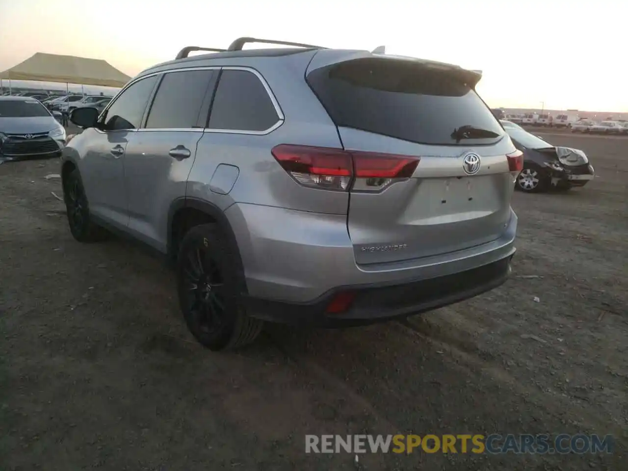 3 Фотография поврежденного автомобиля 5TDKZRFH6KS552795 TOYOTA HIGHLANDER 2019